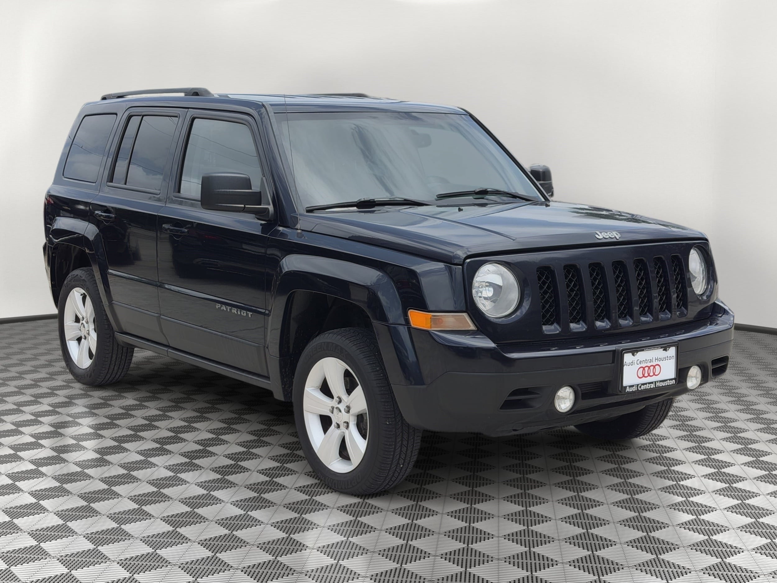 Patriot Latitude SUV