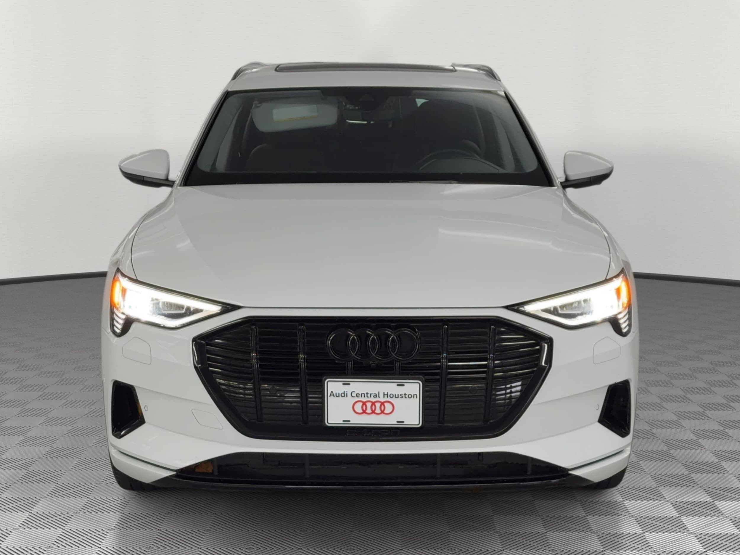 E-tron Premium Plus SUV