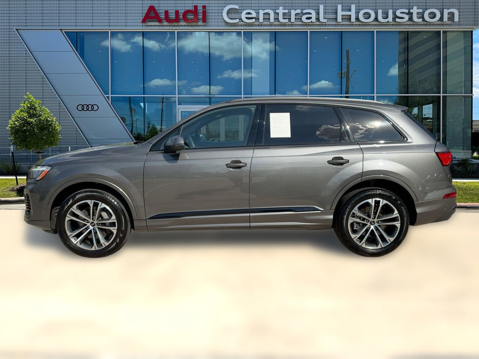2025 Audi Q7 Premium Plus photo 2