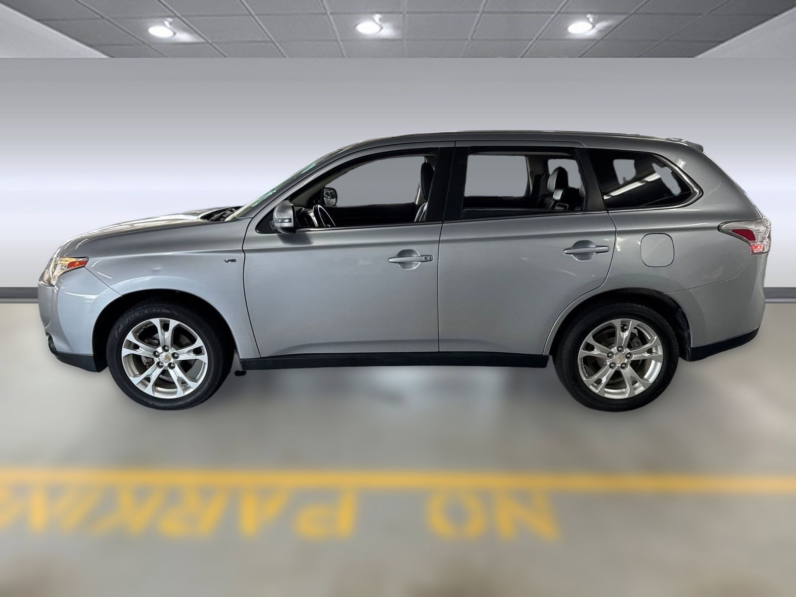 2014 Mitsubishi Outlander GT photo 2