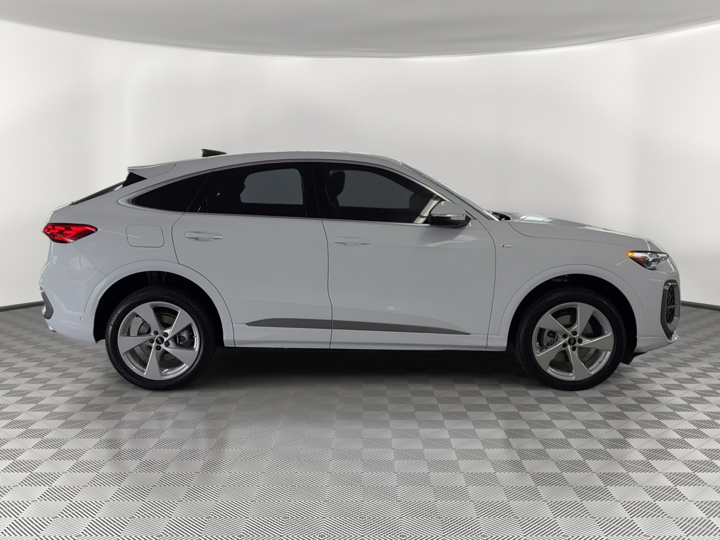 Q5 Sportback Premium Plus SUV