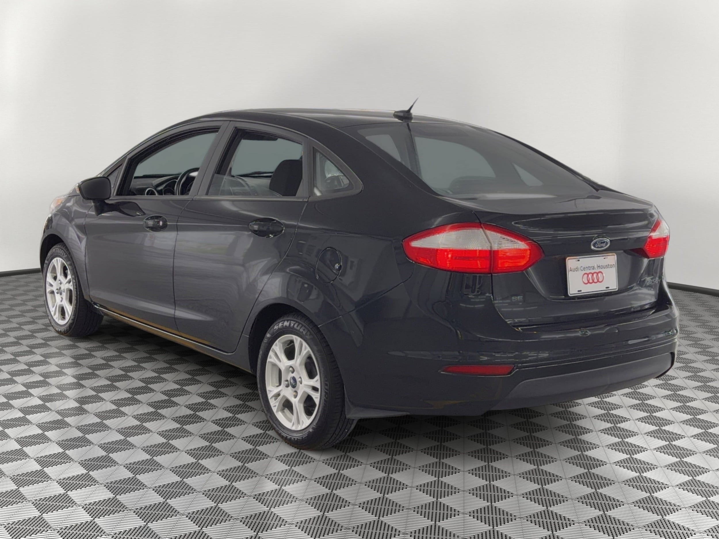 Fiesta SE Sedan