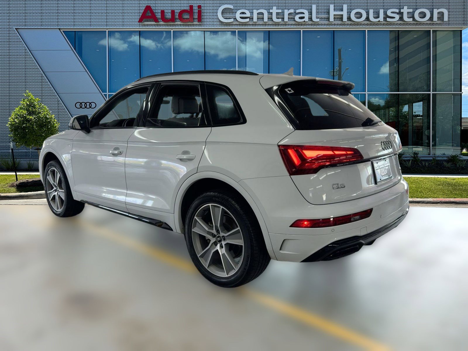 2025 Audi Q5 S line Premium photo 2