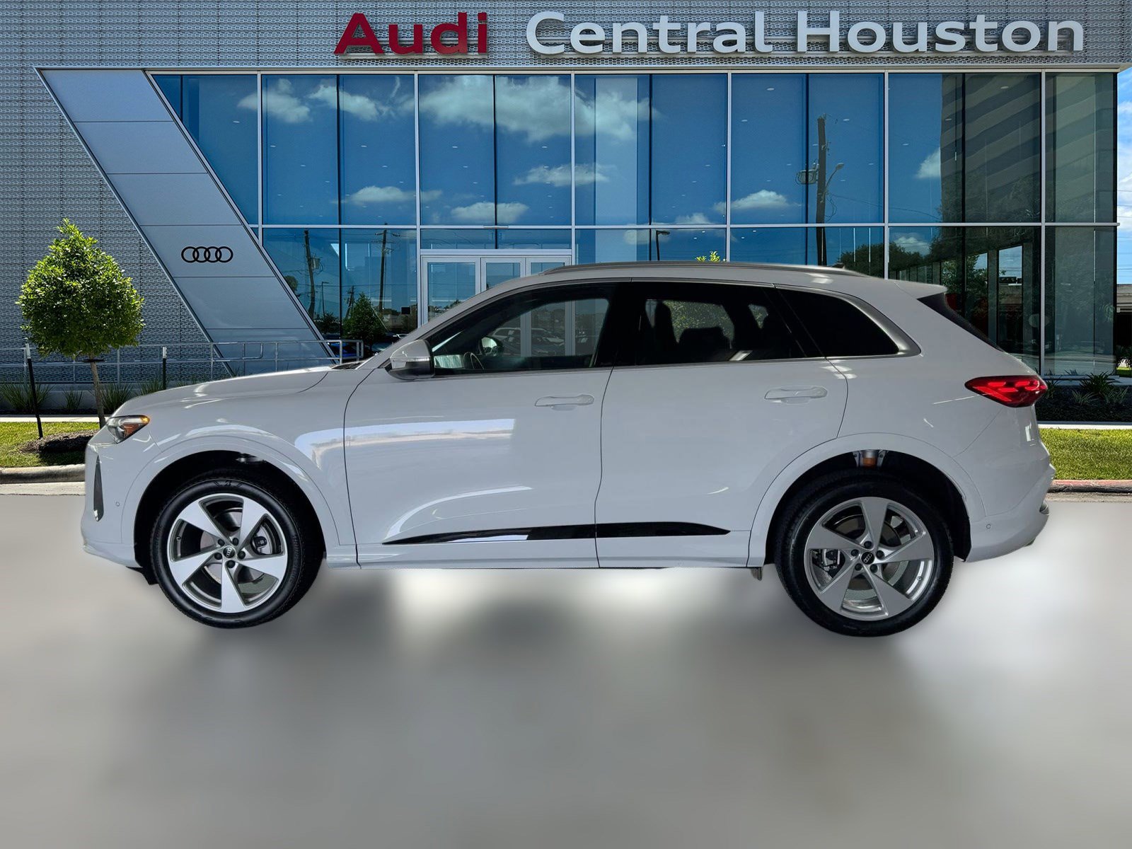 2025 Audi Q5 2.0T Premium Plus photo 2