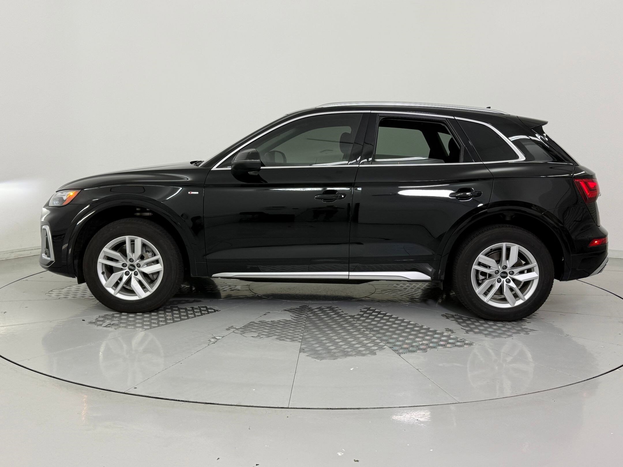 2023 Audi Q5 S line Premium photo 2