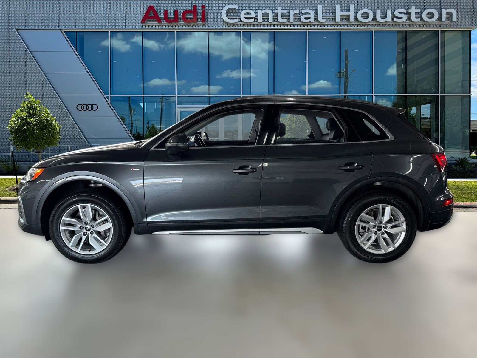 2023 Audi Q5 S line Premium photo 2