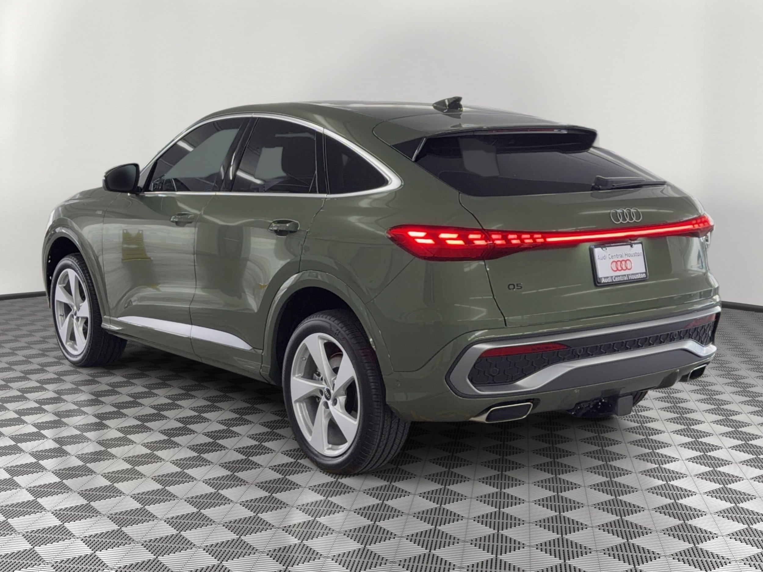 Q5 Sportback Premium Plus SUV