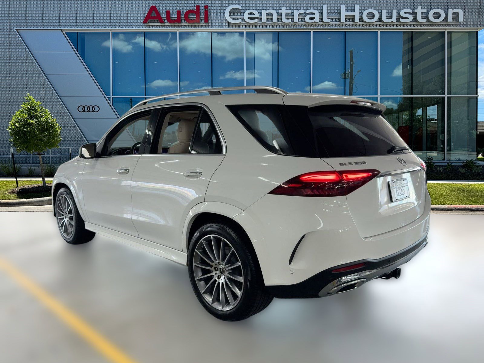 2024 Mercedes Benz GLE 350 photo 2