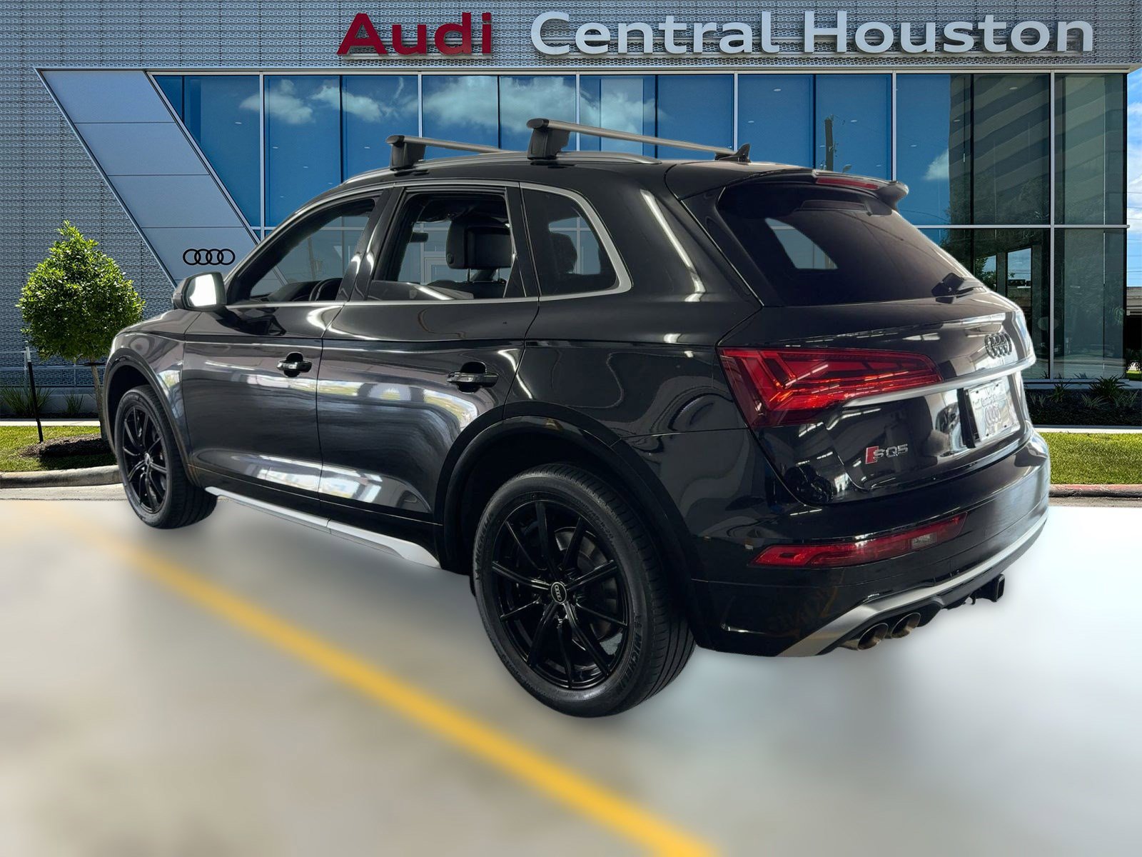 2022 Audi SQ5 Premium Plus photo 2