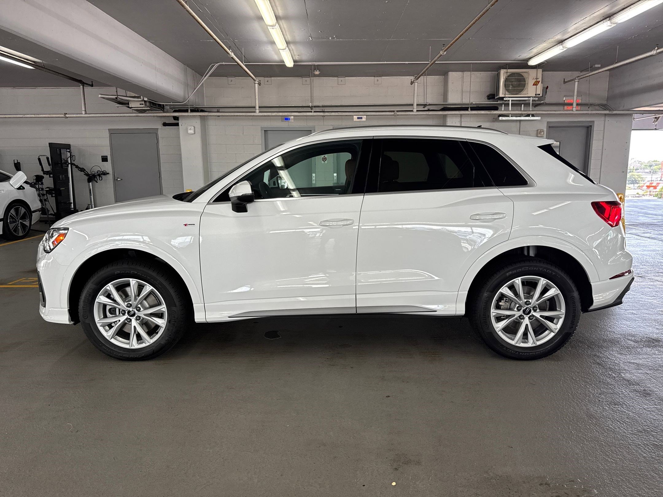 2025 Audi Q3 S line Premium photo 2