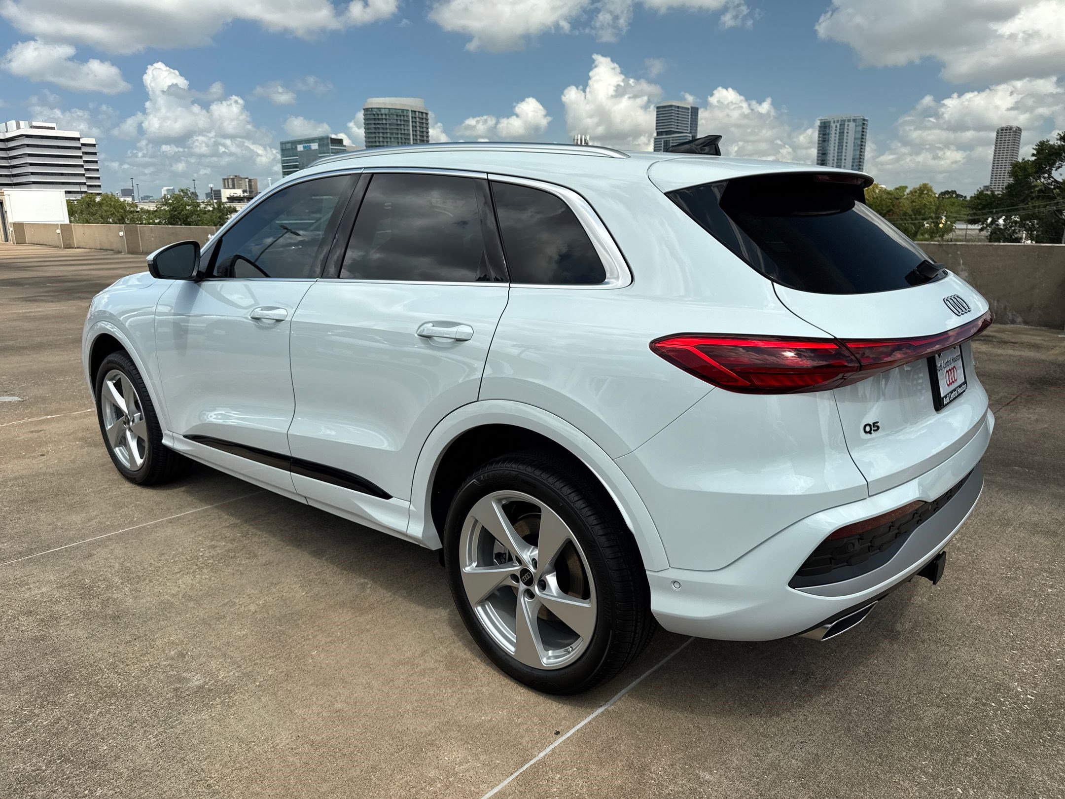2025 Audi Q5 2.0T Premium Plus photo 2