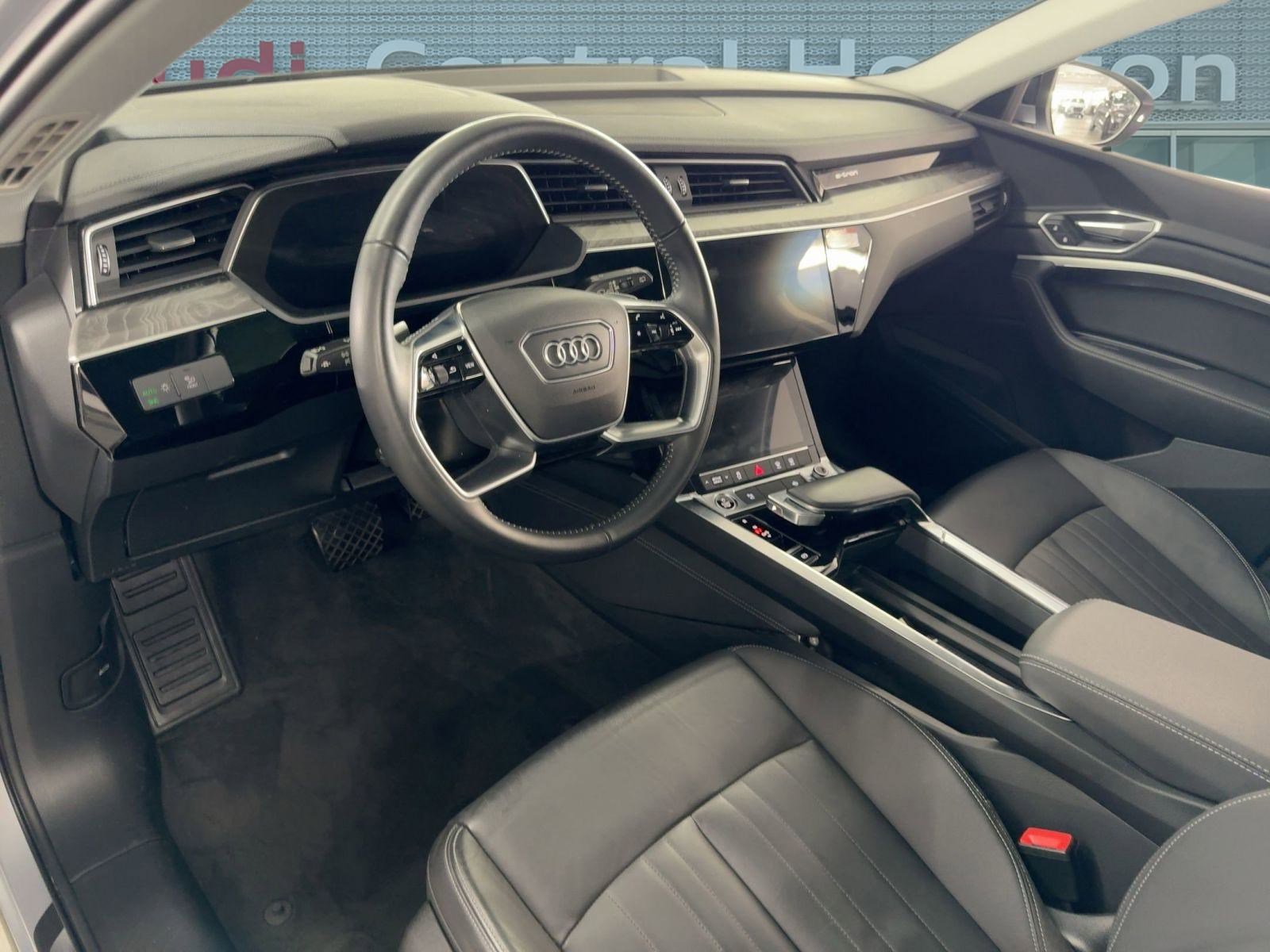2021 Audi e-tron Premium photo 4