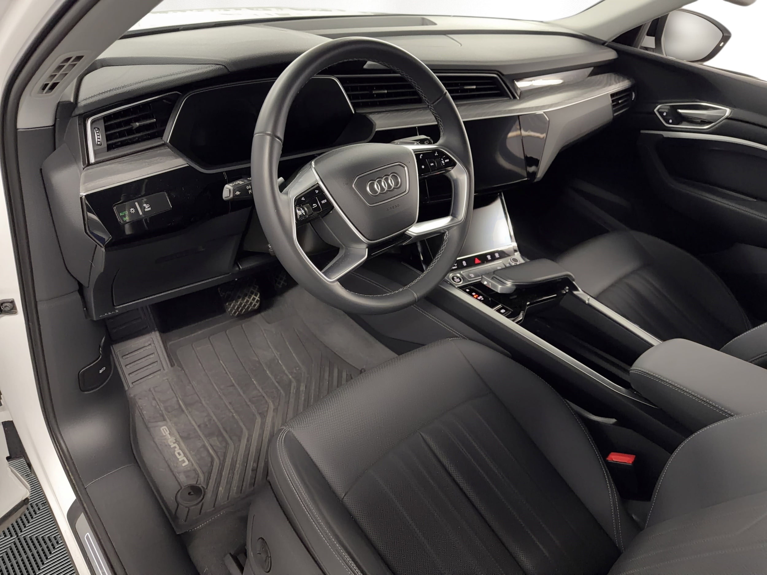 E-tron Premium Plus SUV