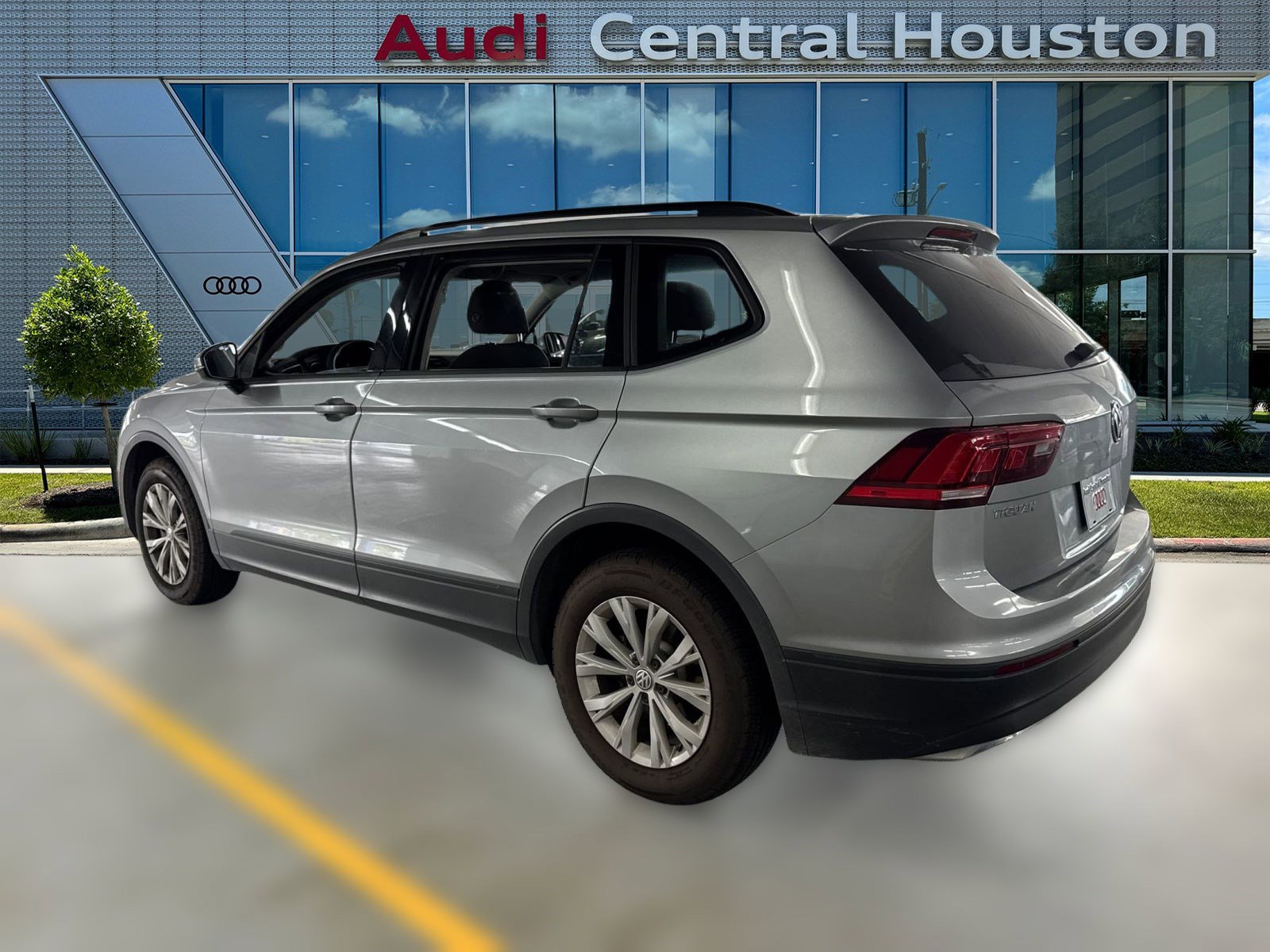 2019 Volkswagen Tiguan S photo 3