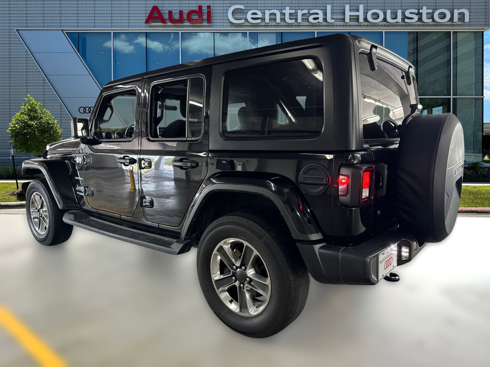 2020 Jeep Wrangler Unlimited Sahara photo 3