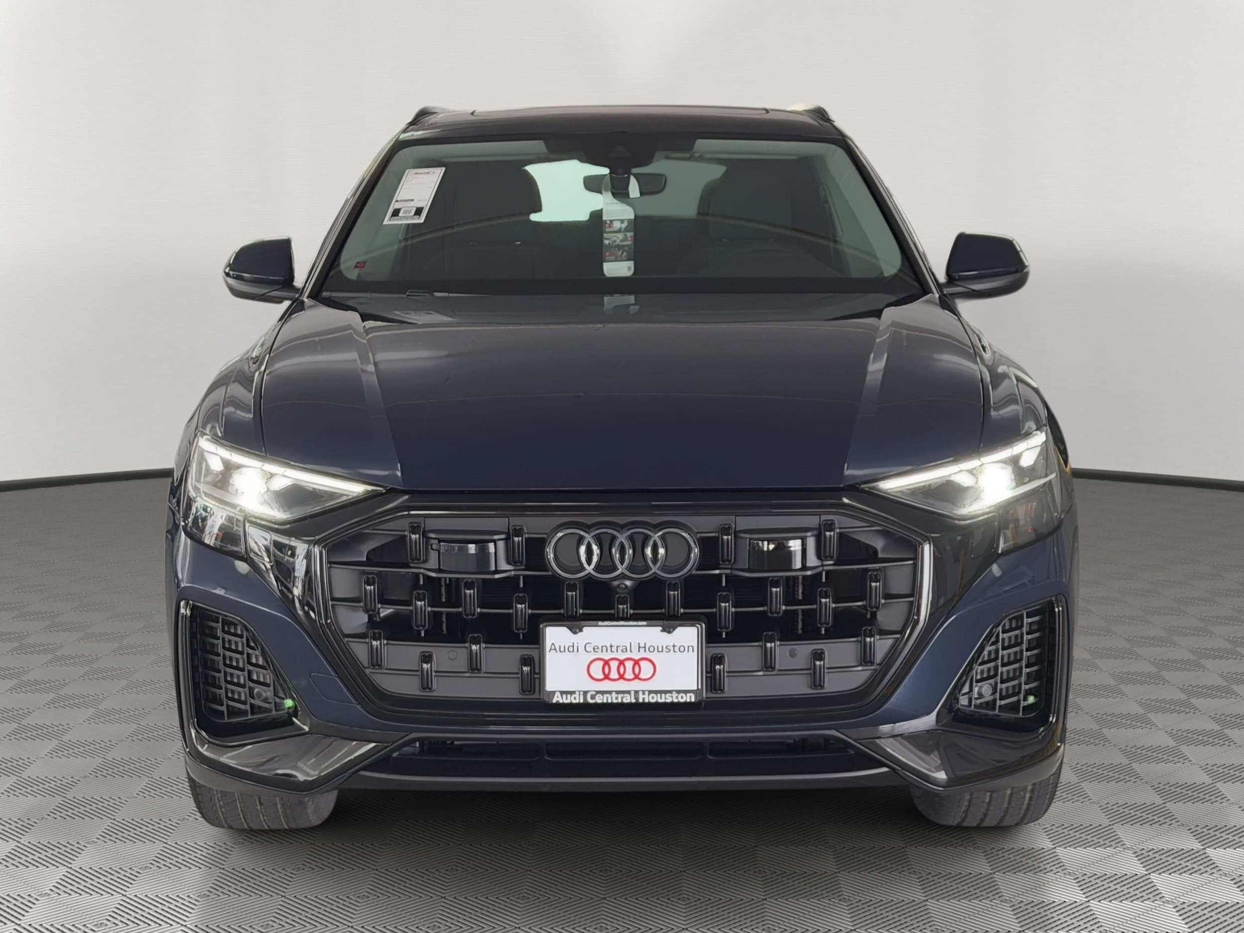 Q8 Premium SUV