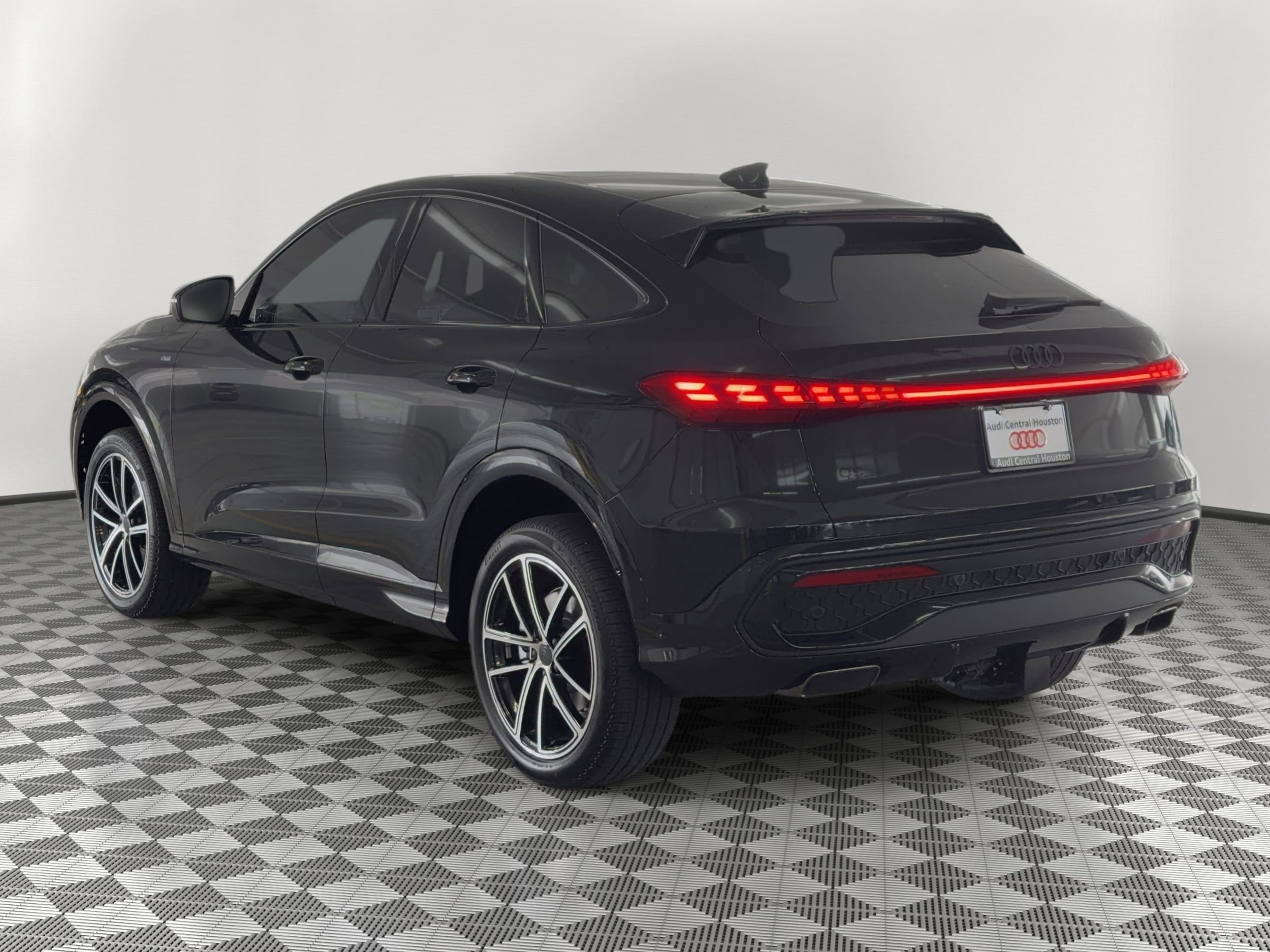 Q5 Sportback Premium Plus SUV