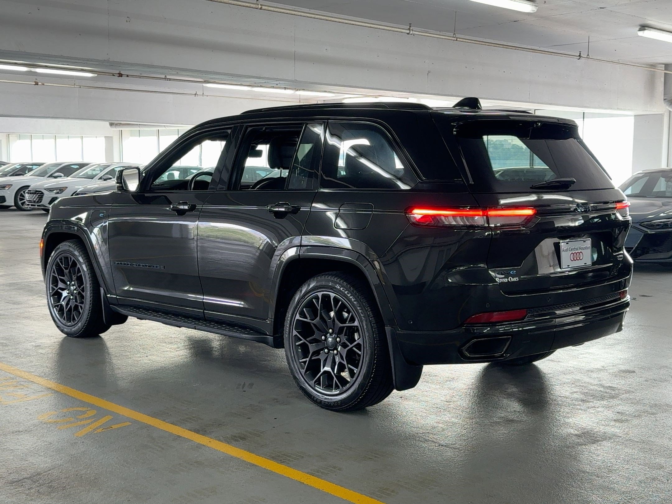 2023 Jeep Cherokee Summit Reserve 4xe photo 2