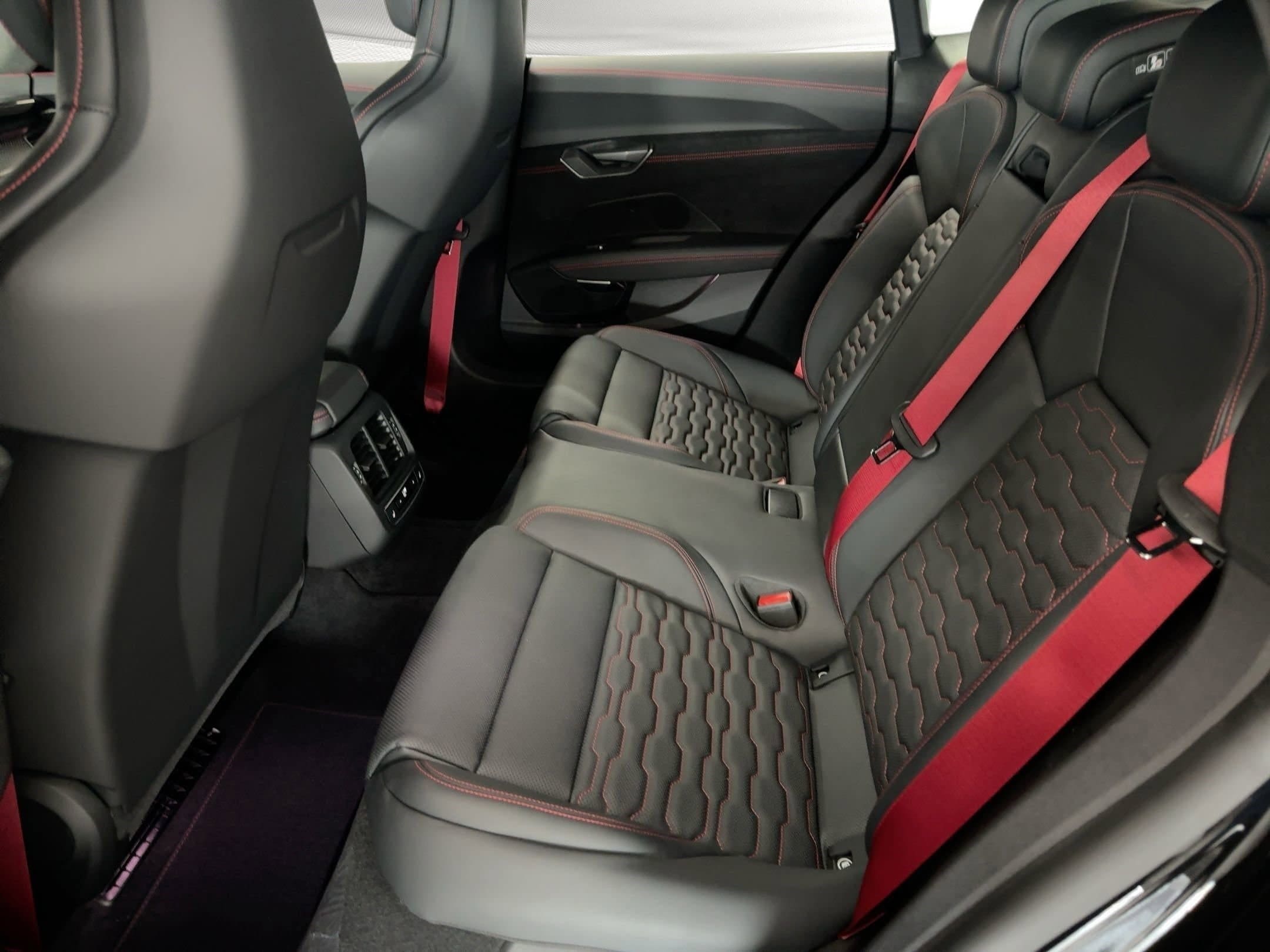 2026 Audi RS e-tron GT Performance Base - Photo 15