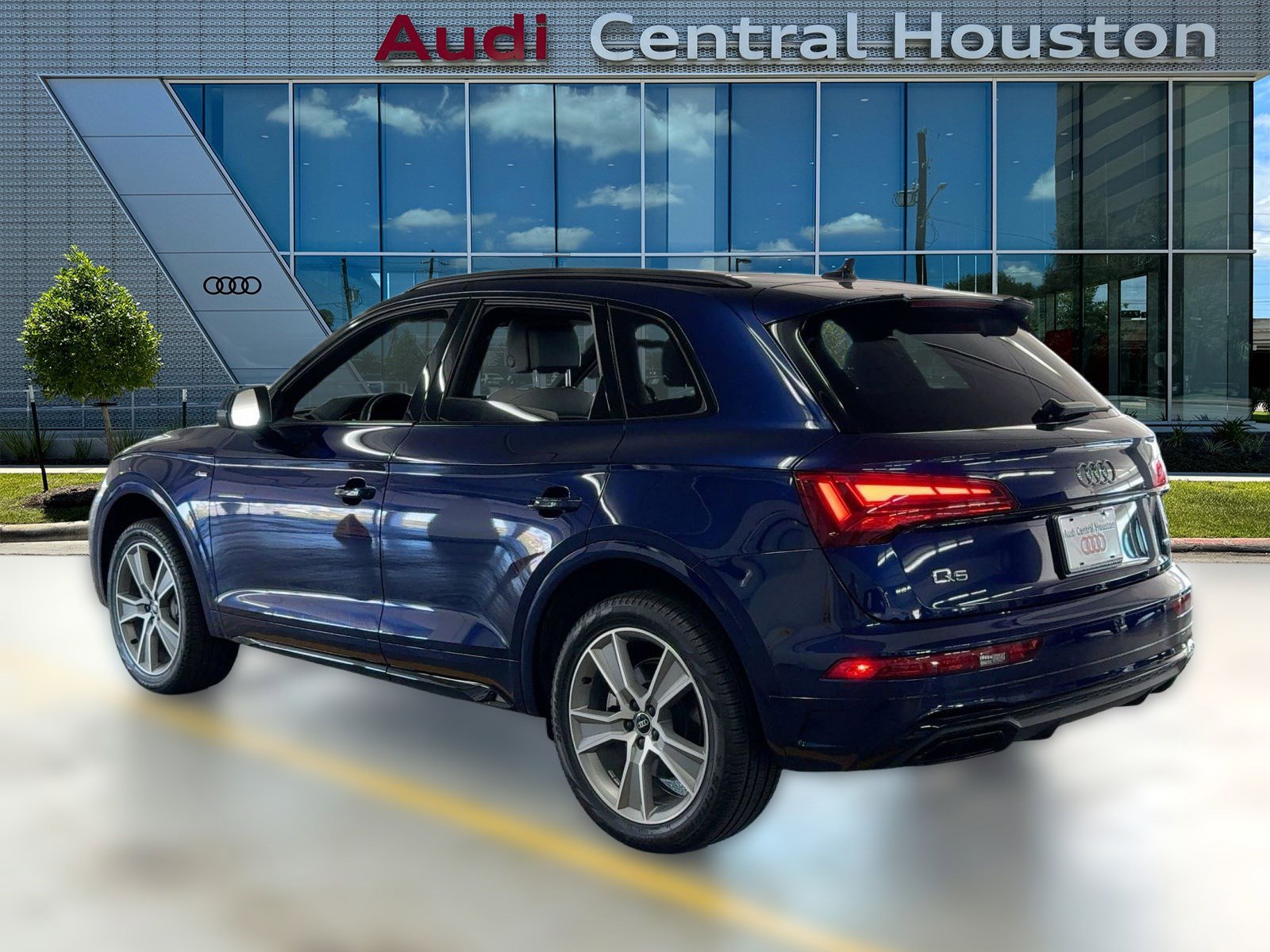 2025 Audi Q5 S line Premium photo 2