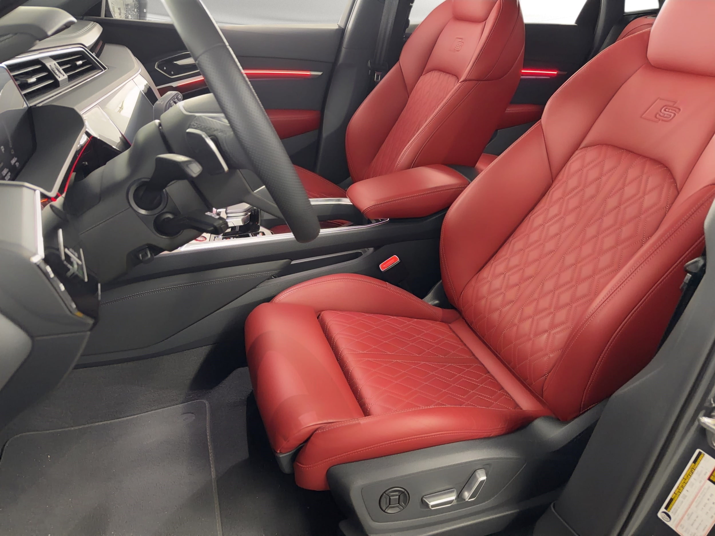 SQ8 E-tron Premium Plus SUV