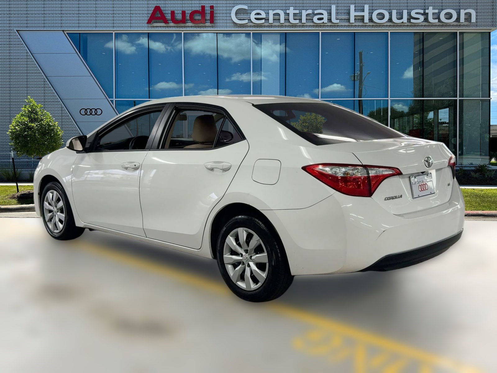 2015 Toyota Corolla LE photo 2