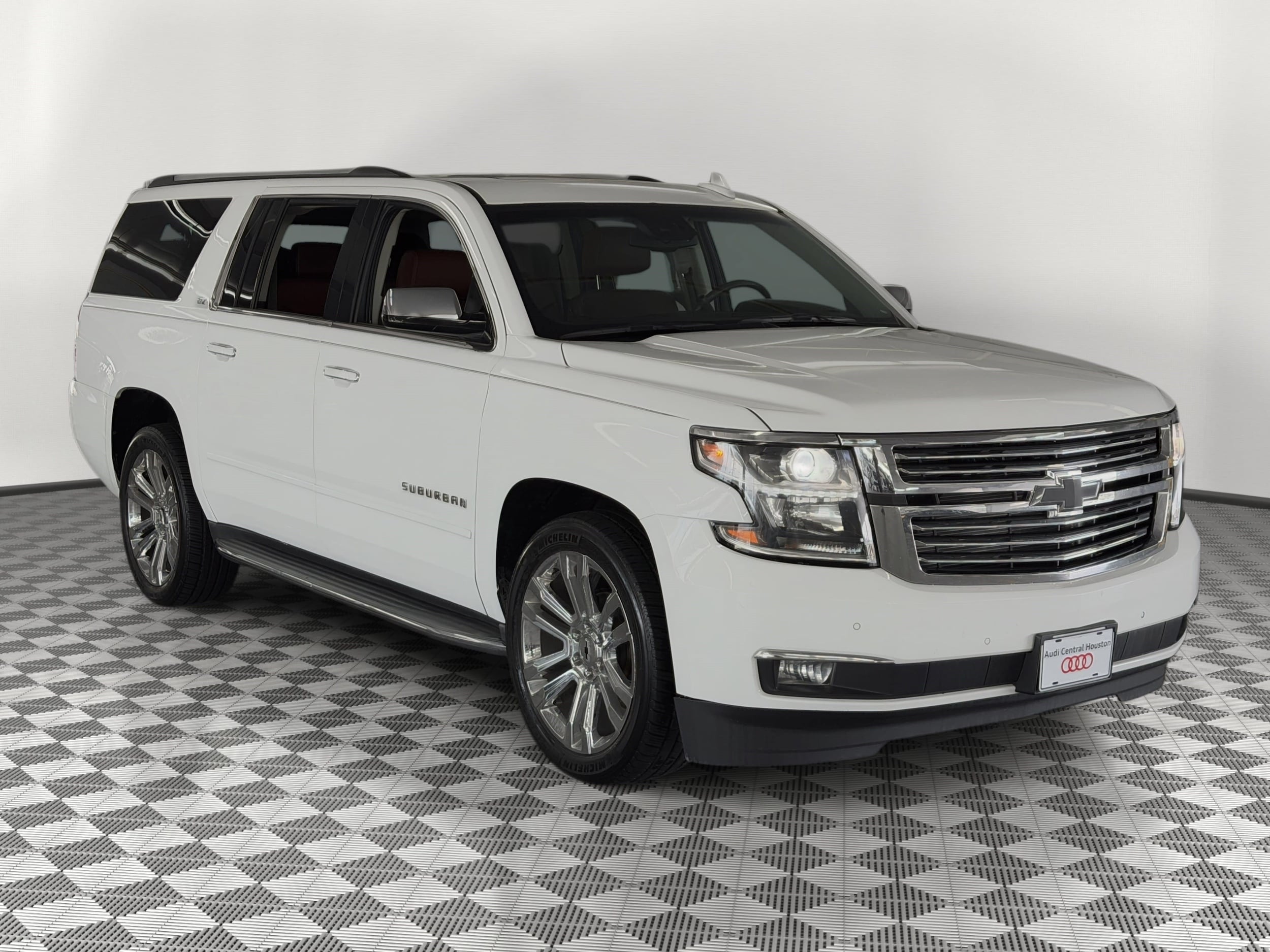 Suburban 1500 LTZ SUV