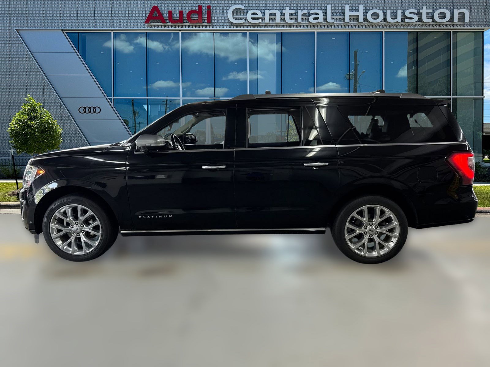 2018 Ford Expedition MAX Platinum photo 2