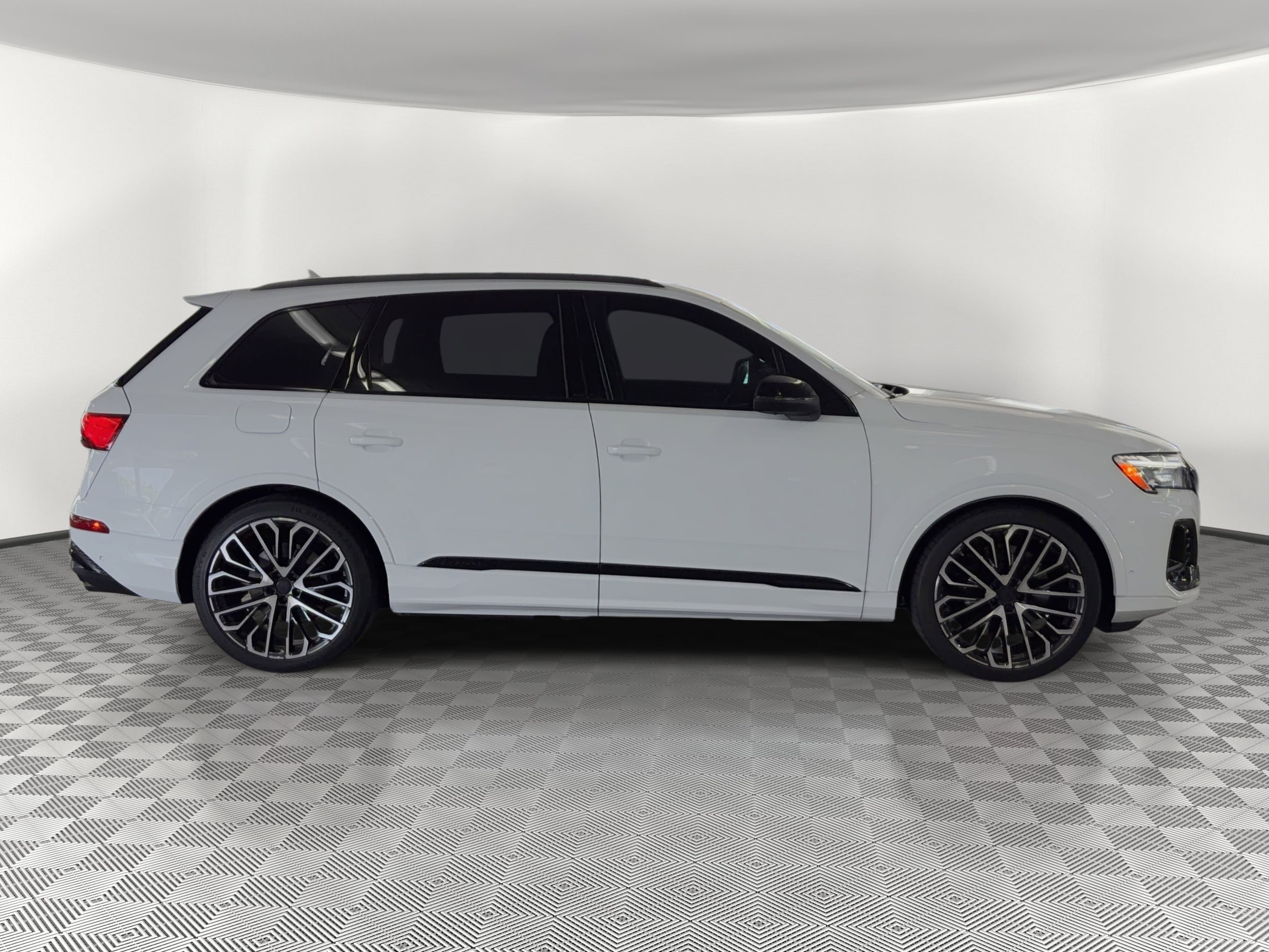 SQ7 Prestige SUV