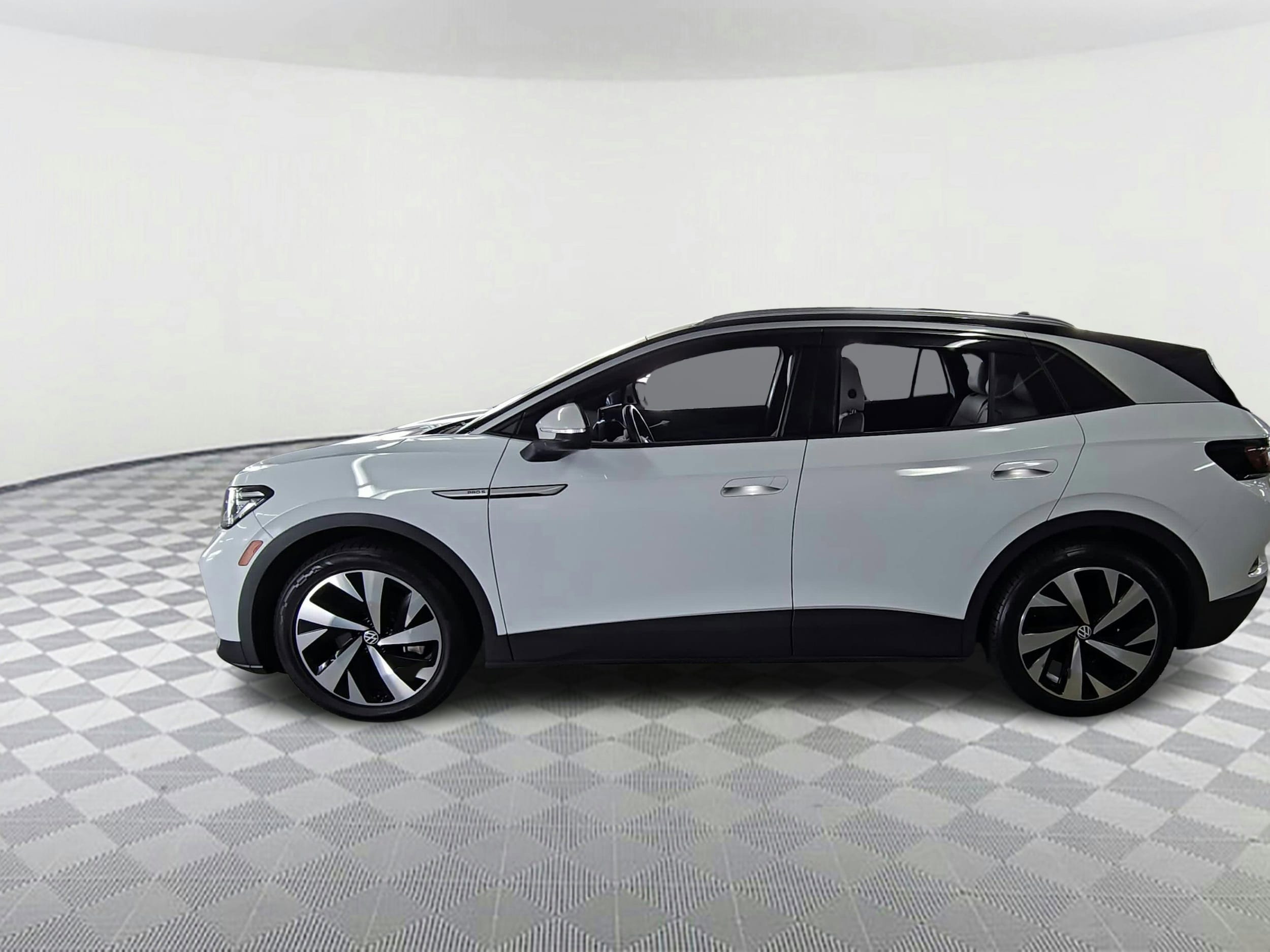 Used 2022 Volkswagen ID.4 PRO S with VIN WVGKMPE22NP070058 for sale in Houston, TX