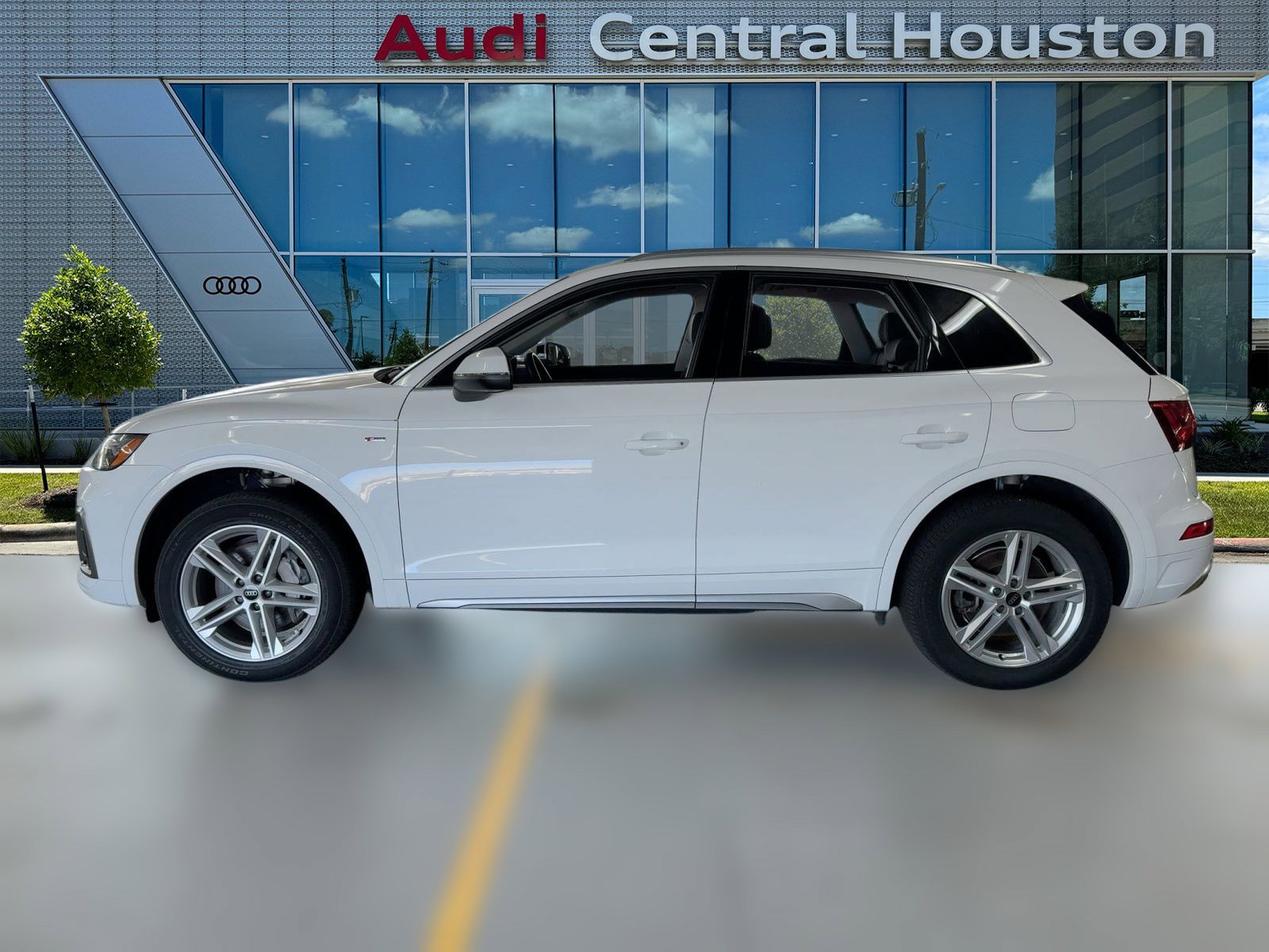 2023 Audi Q5 S line Premium Plus photo 2