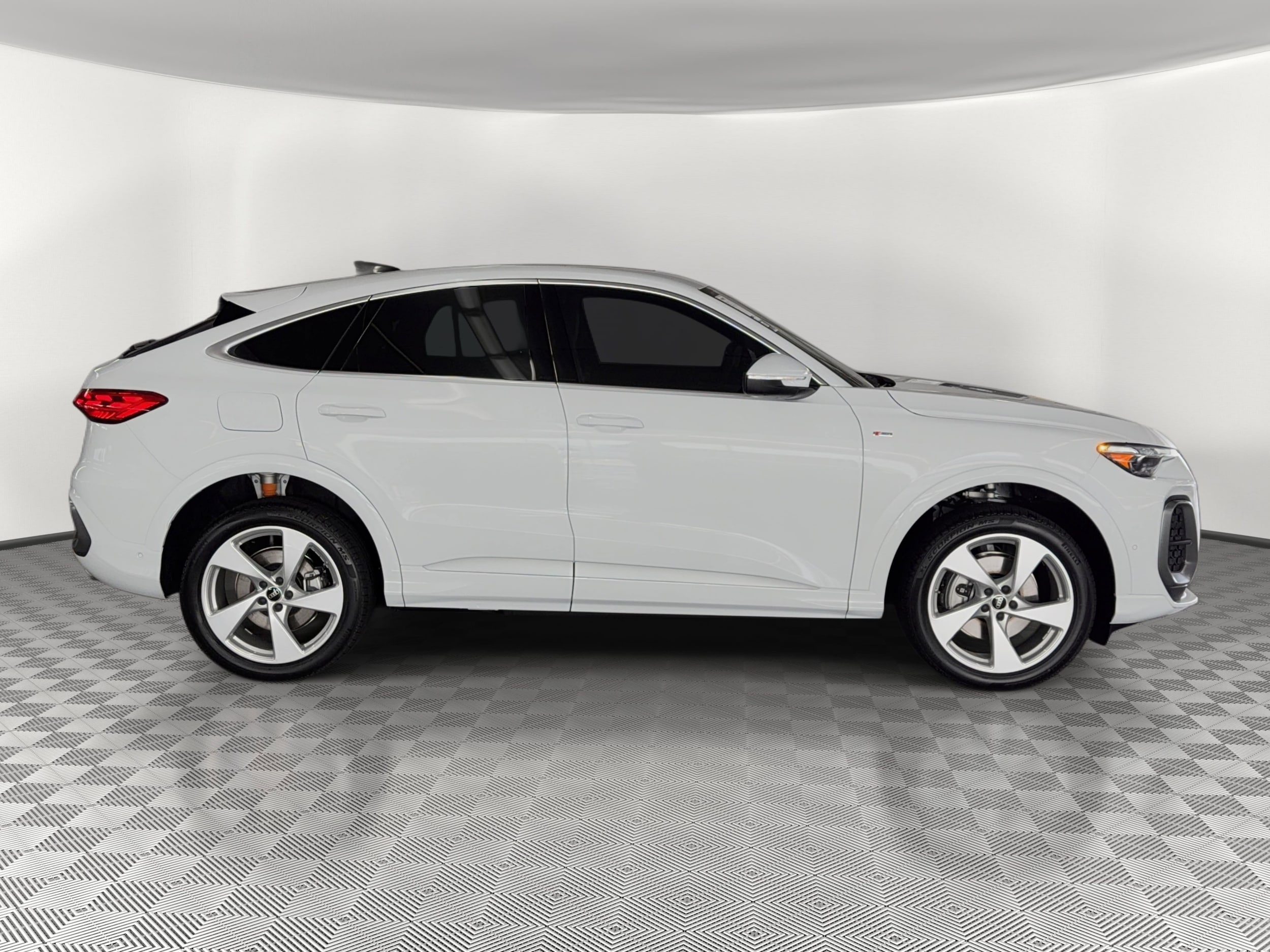 Q5 Sportback Premium Plus SUV
