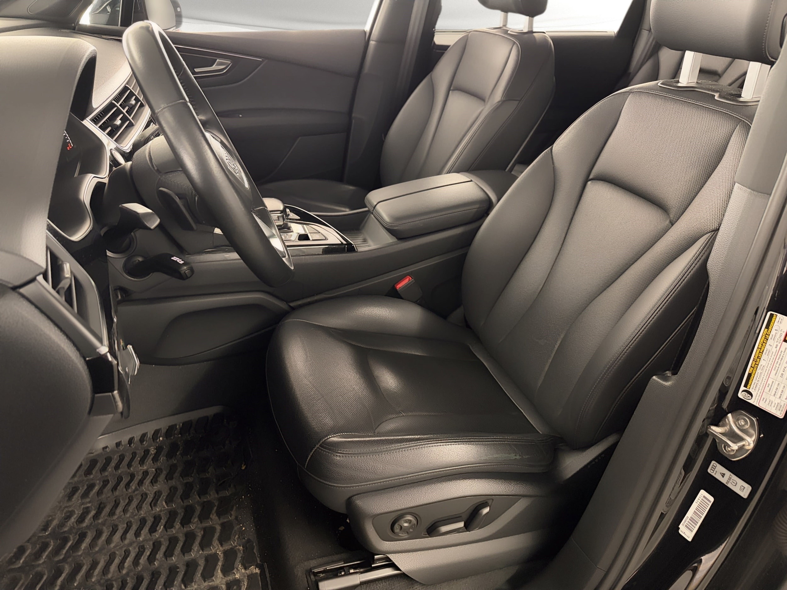 Q7 Premium Plus SUV