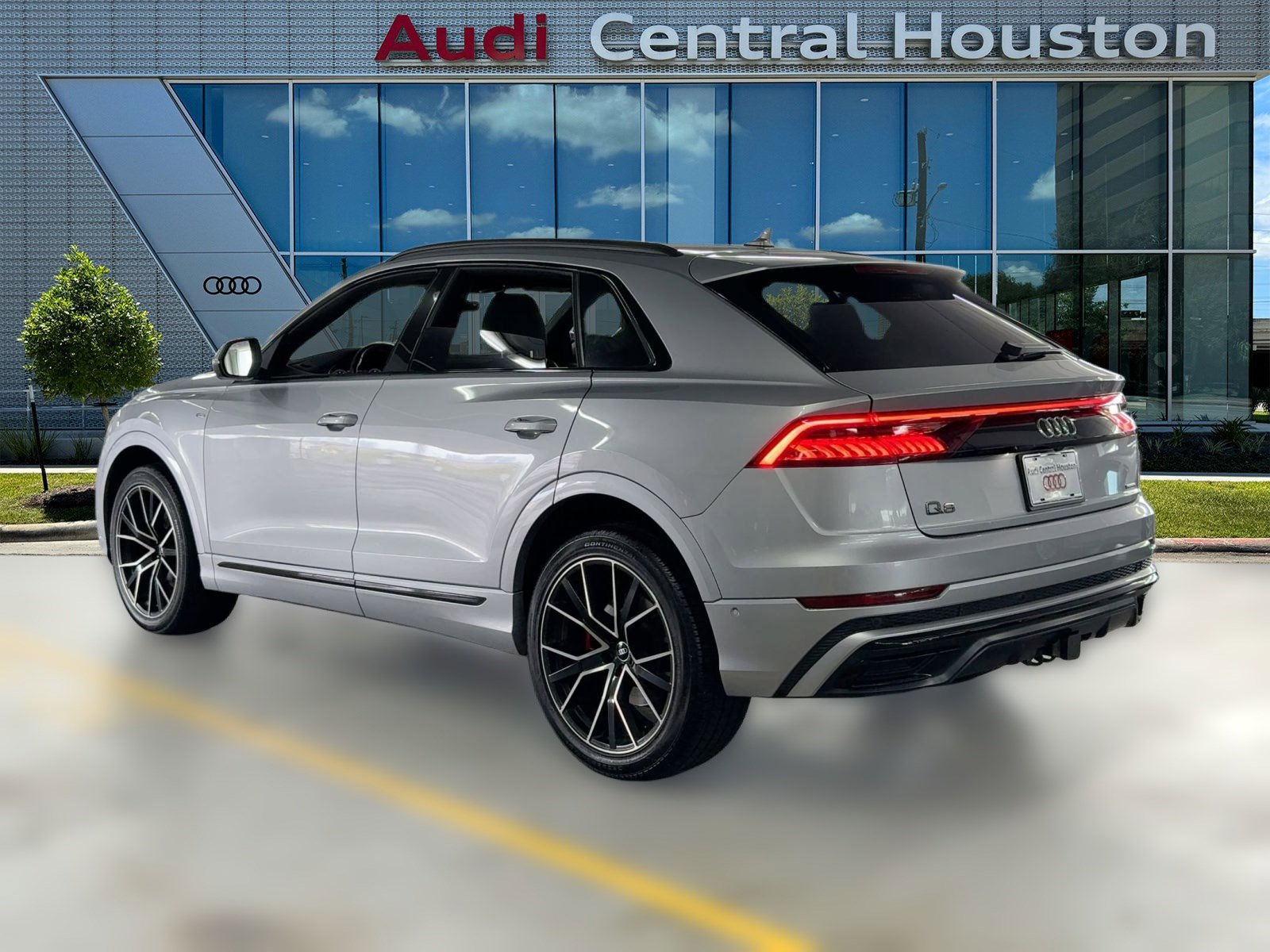 2021 Audi Q8 Premium Plus photo 2