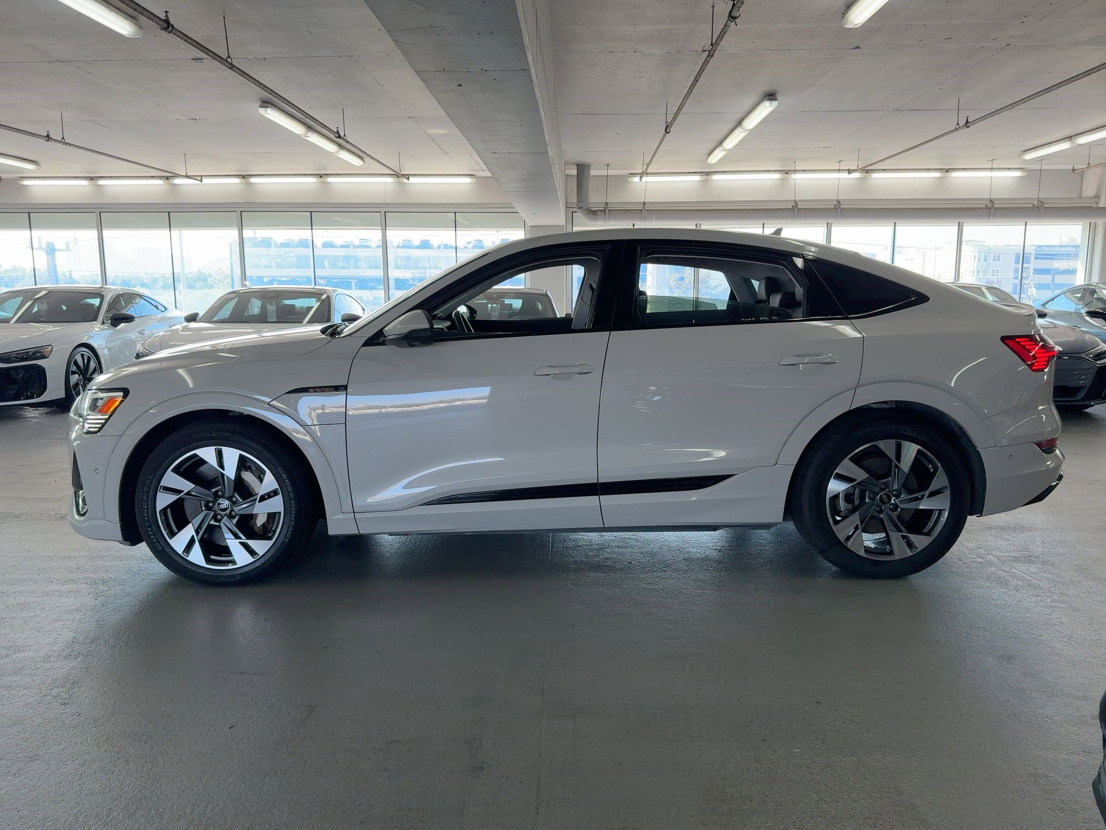 2022 Audi e-tron Sportback S line Premium photo 2