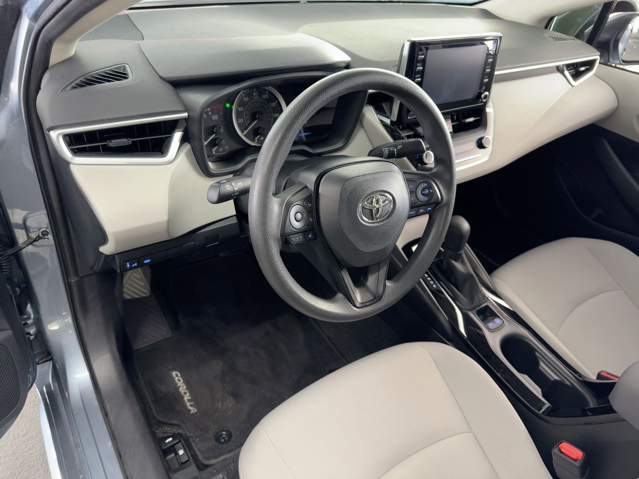 2020 Toyota Corolla LE photo 4