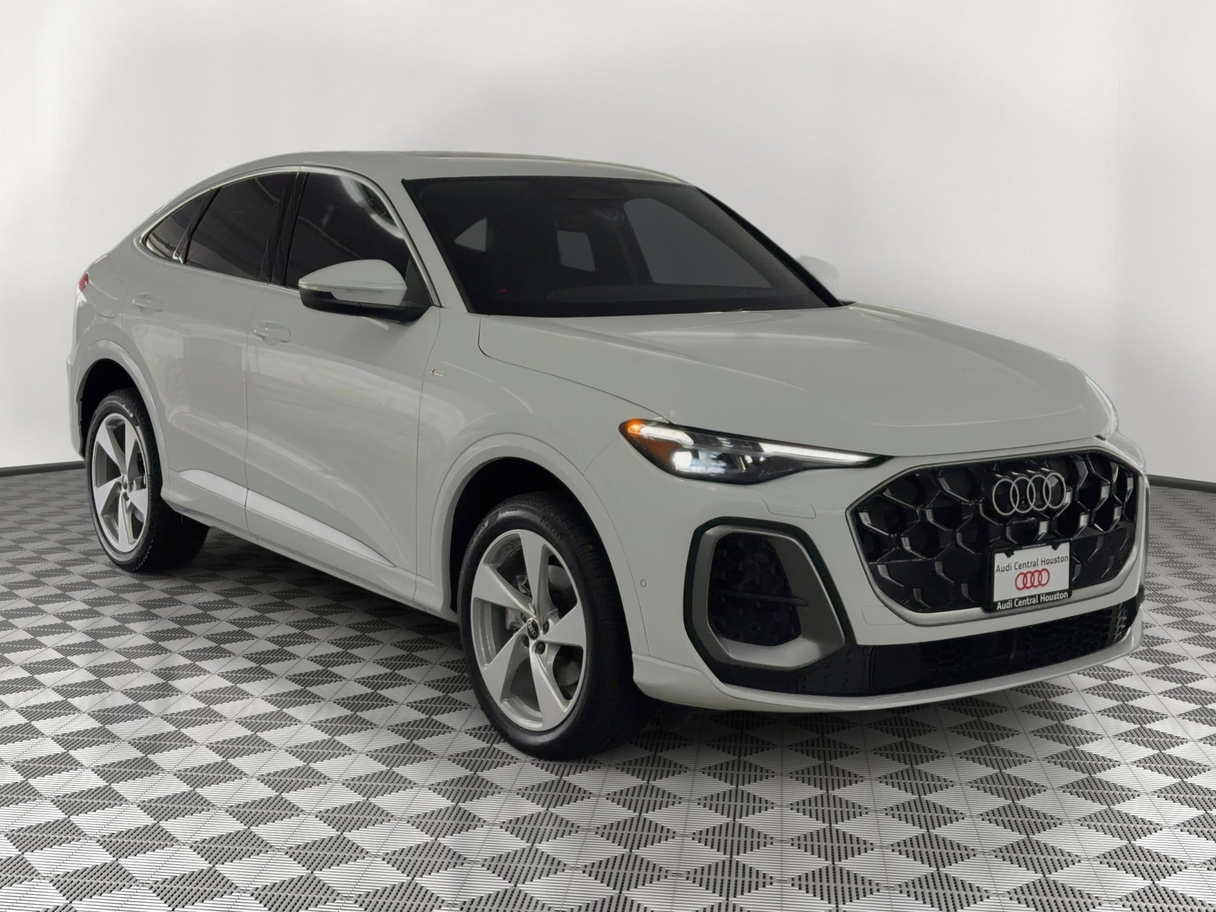 Q5 Sportback Premium Plus SUV