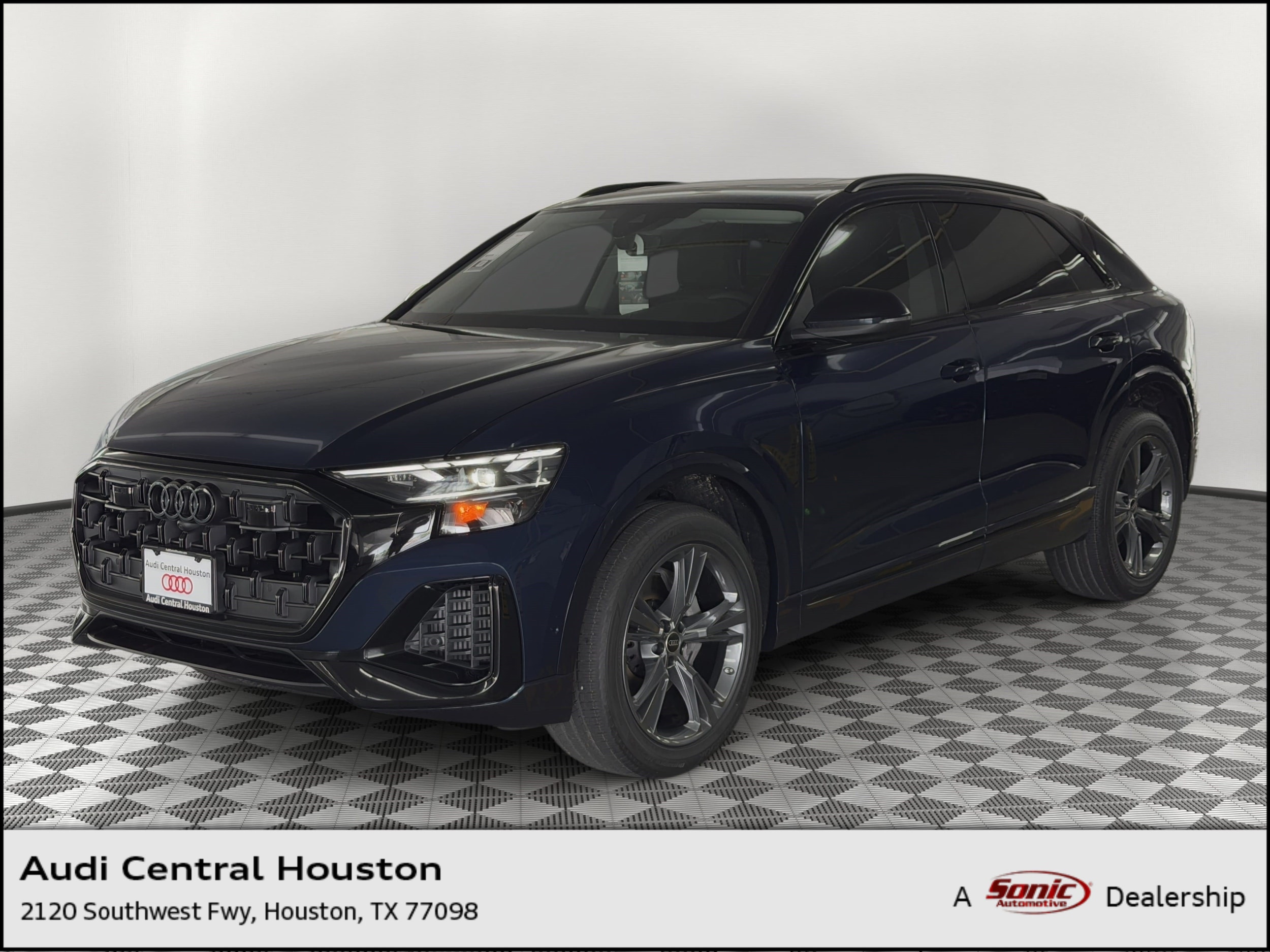 Q8 Premium SUV