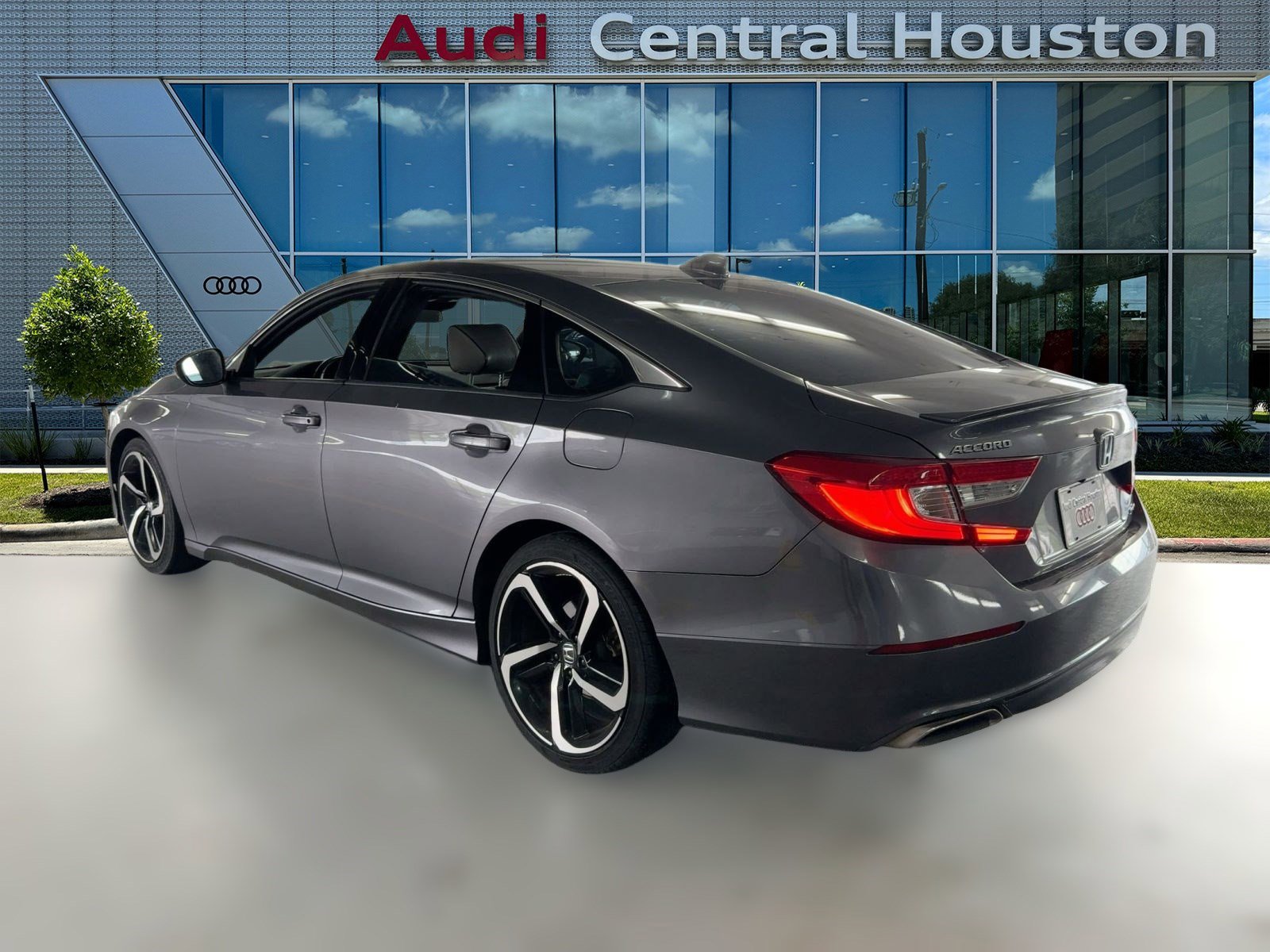 2018 Honda Accord Sport 1.5T photo 2