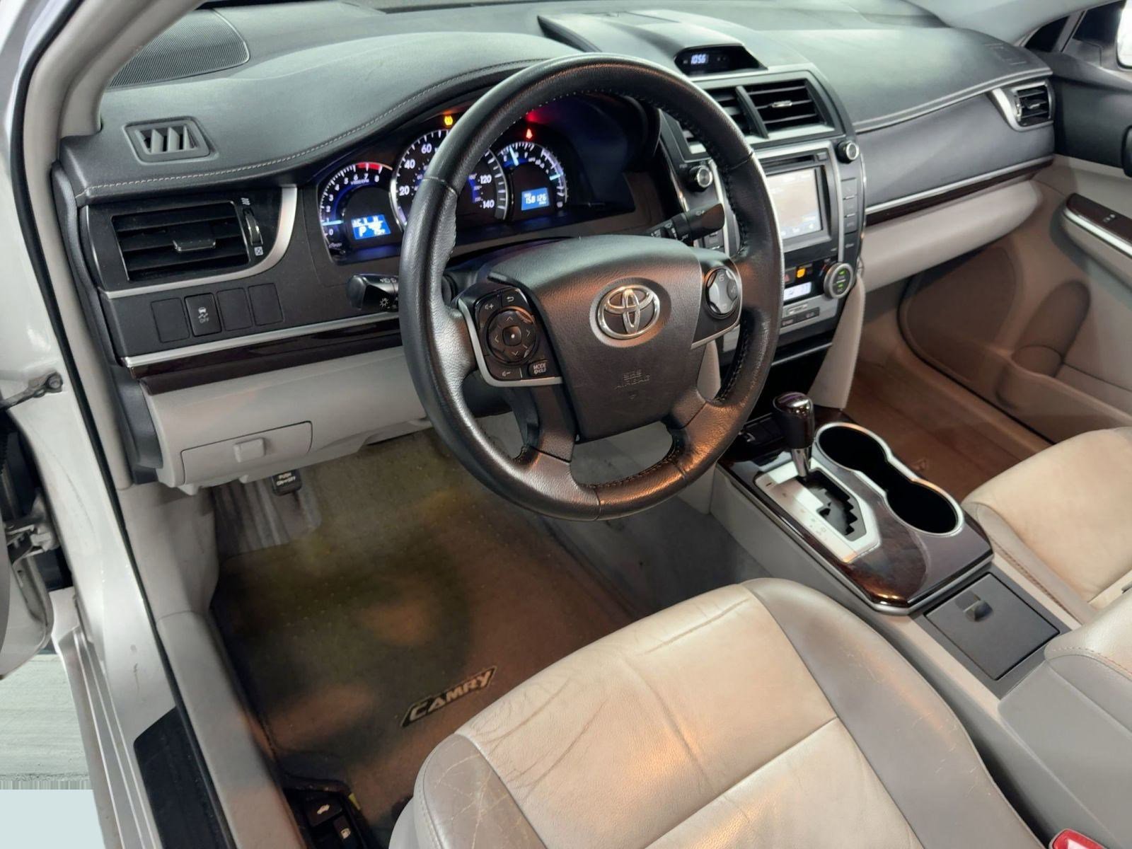 2012 Toyota Camry XLE photo 4