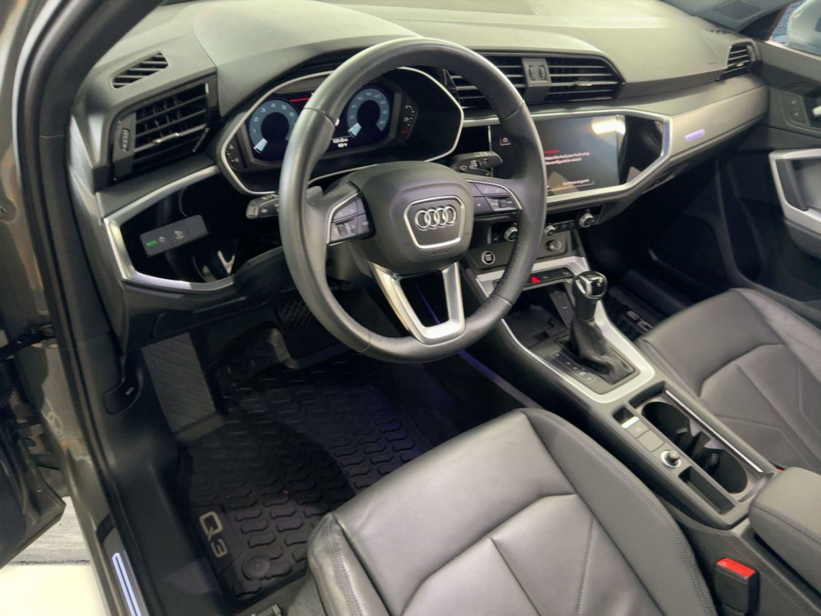 2023 Audi Q3 S line Premium Plus photo 4
