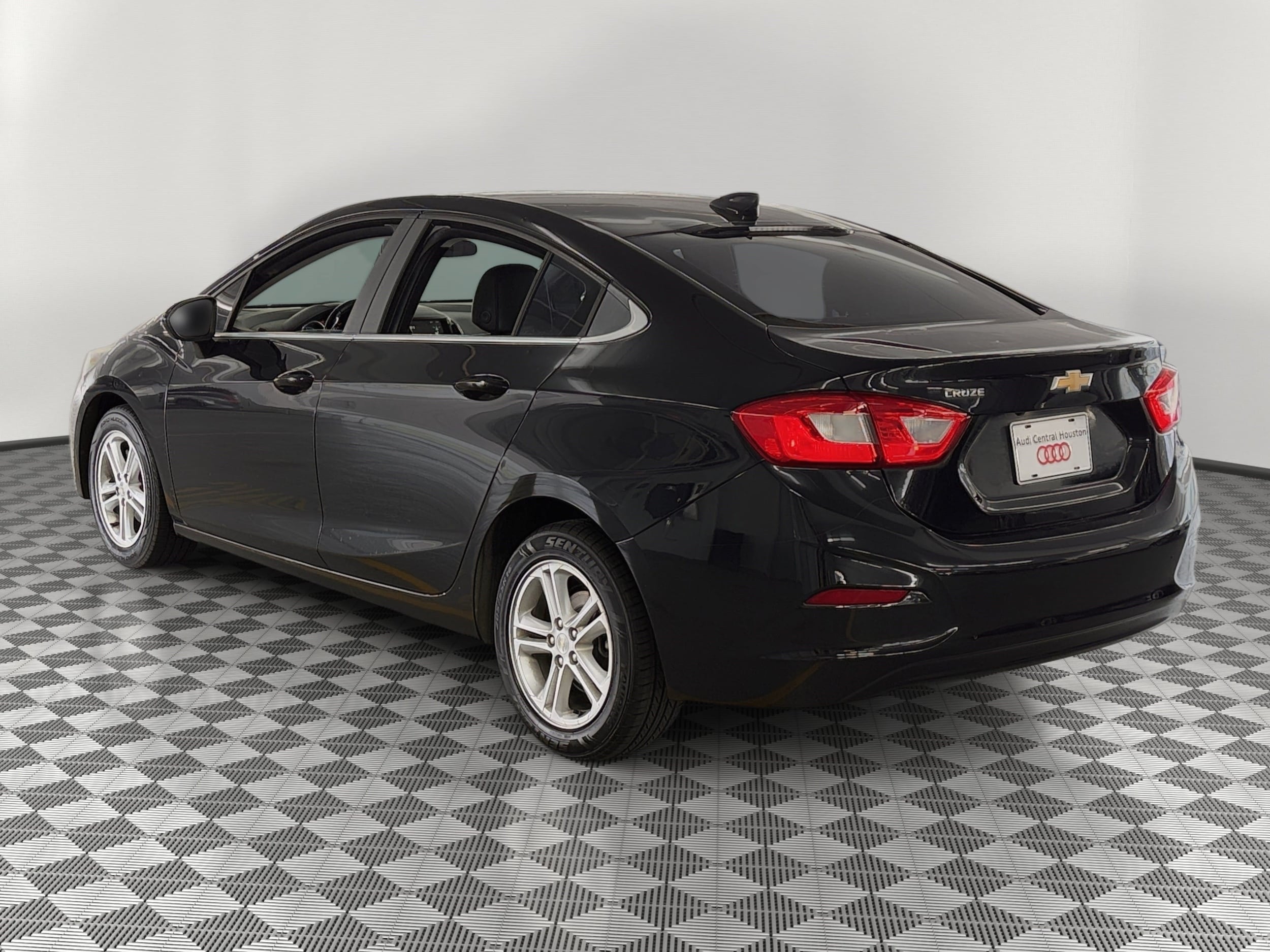 Cruze LT Sedan