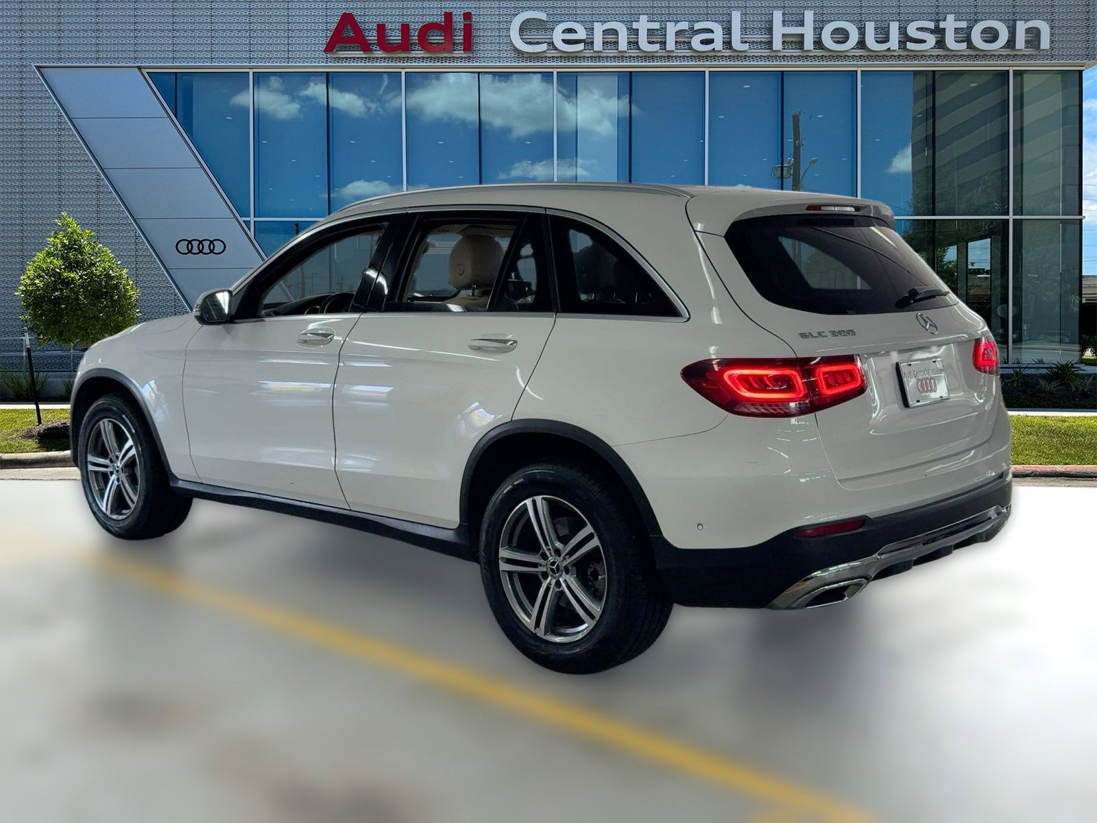 2021 Mercedes Benz GLC 300 photo 3