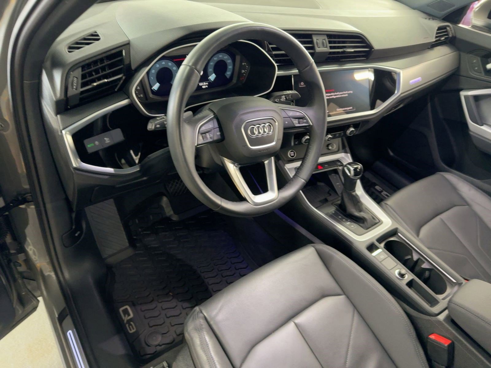 2023 Audi Q3 S line Premium Plus photo 4