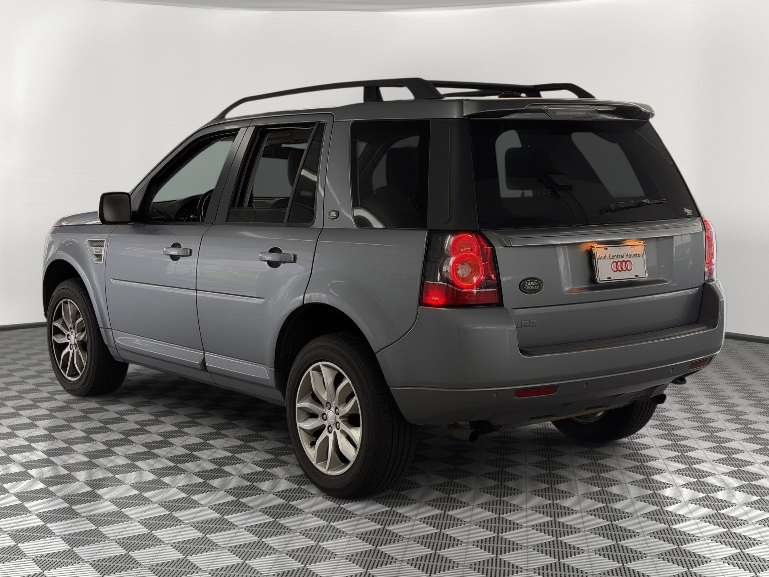 LR2 LR2 (AWD 4dr) SUV