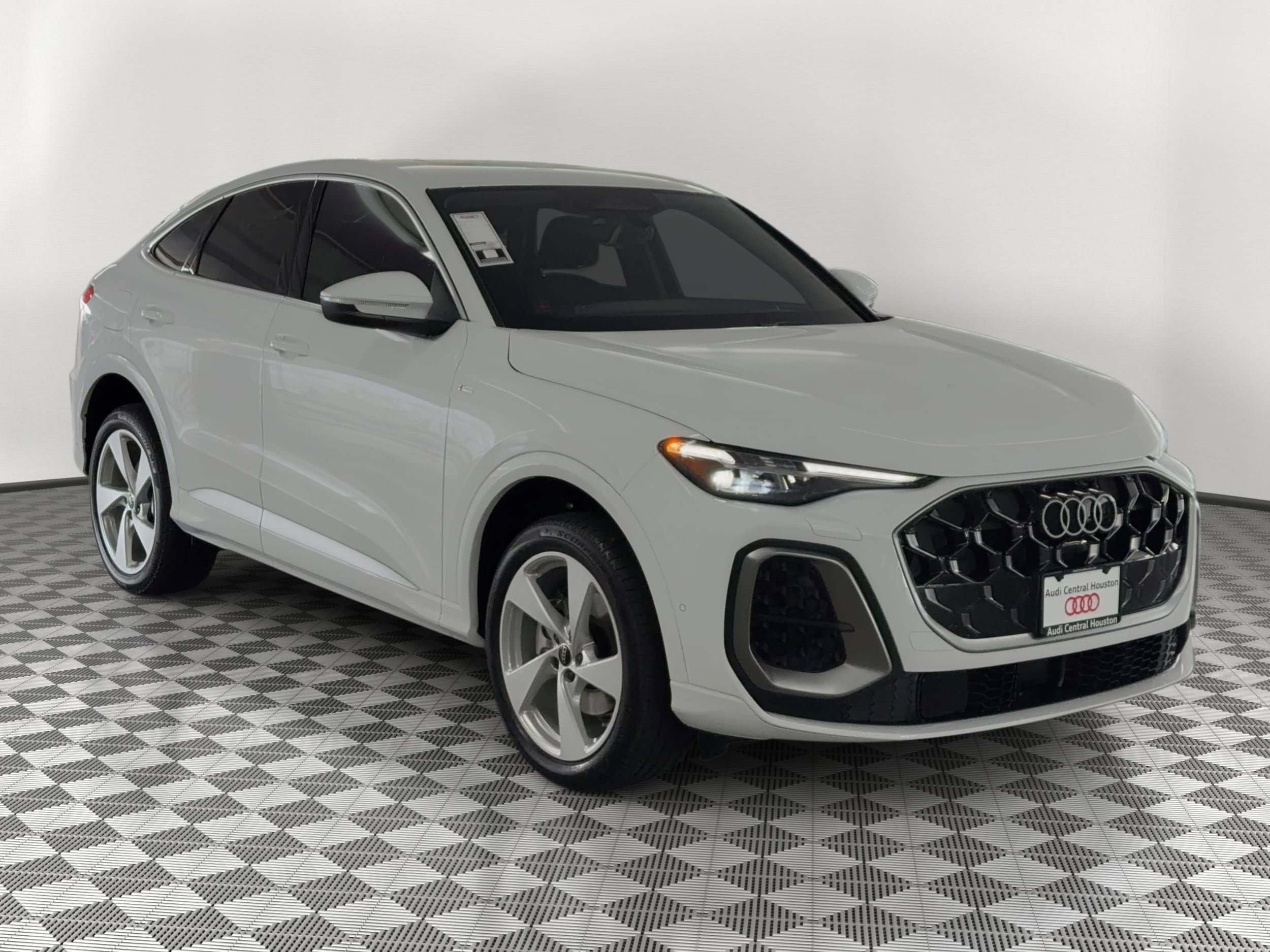 Q5 Sportback Premium Plus SUV
