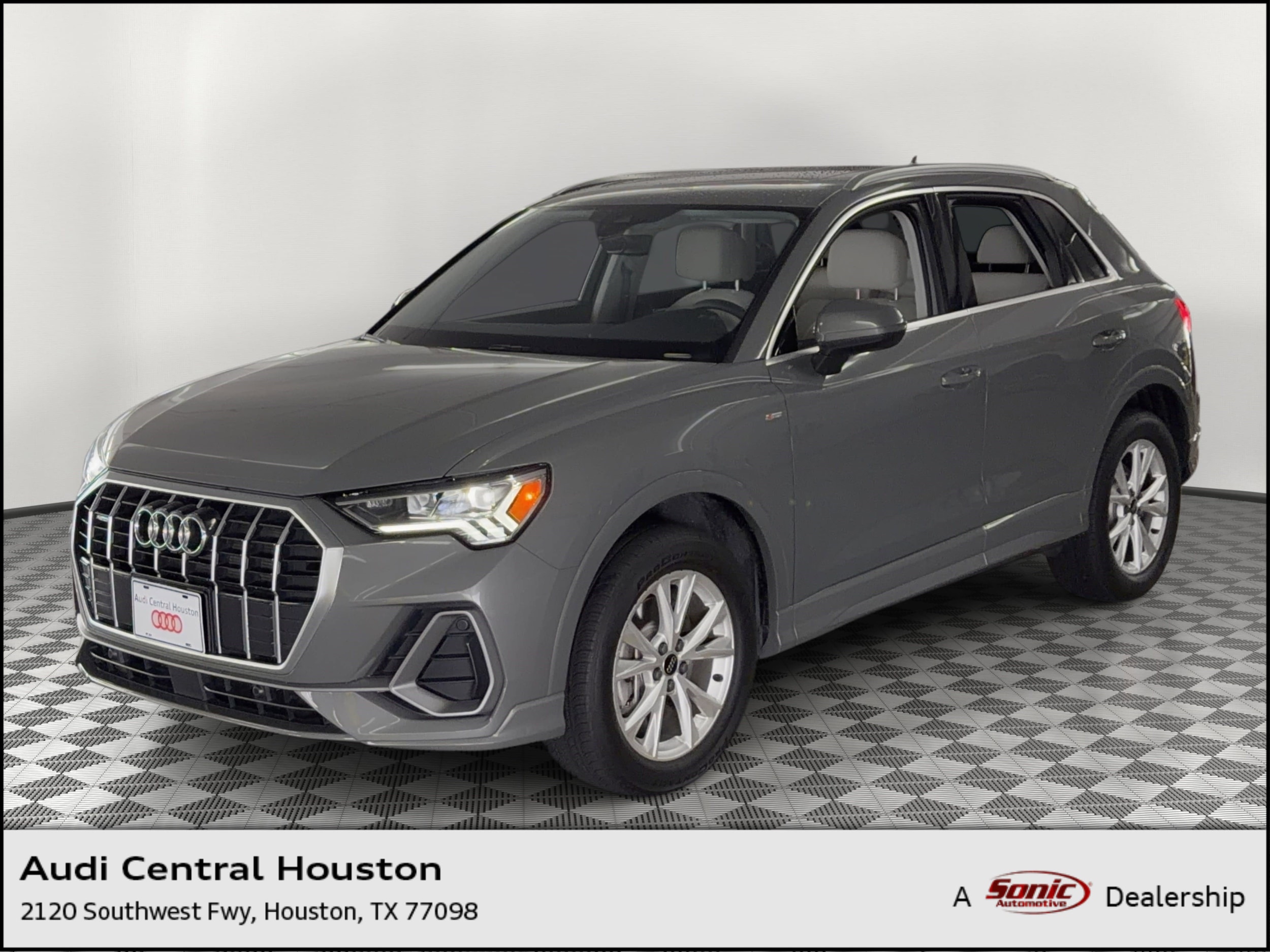 2025 Audi Q3 45 TFSI S Line Premium quattro's photo