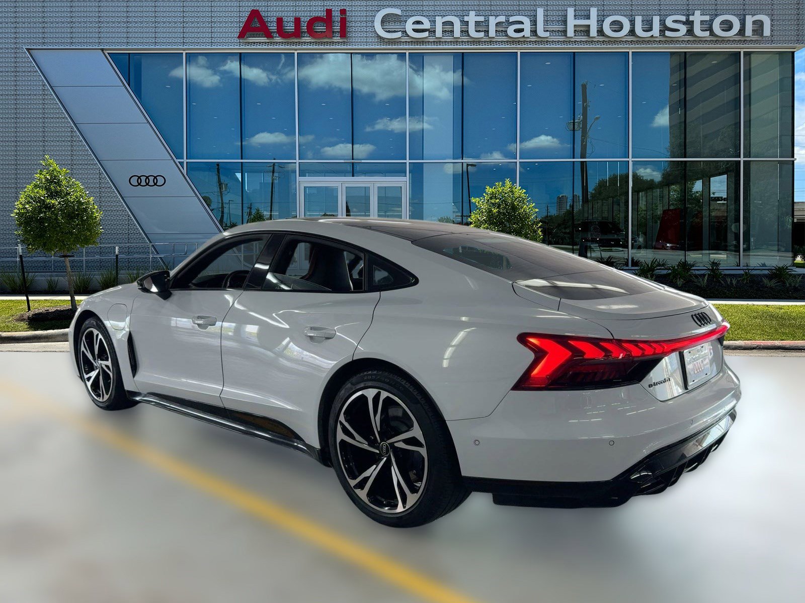 2023 Audi e-tron GT Prestige photo 3
