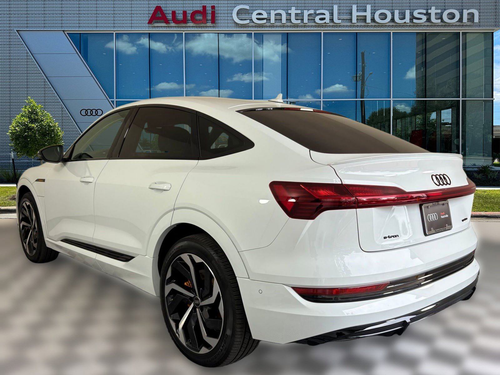 2022 Audi e-tron Sportback S line Premium Plus photo 2