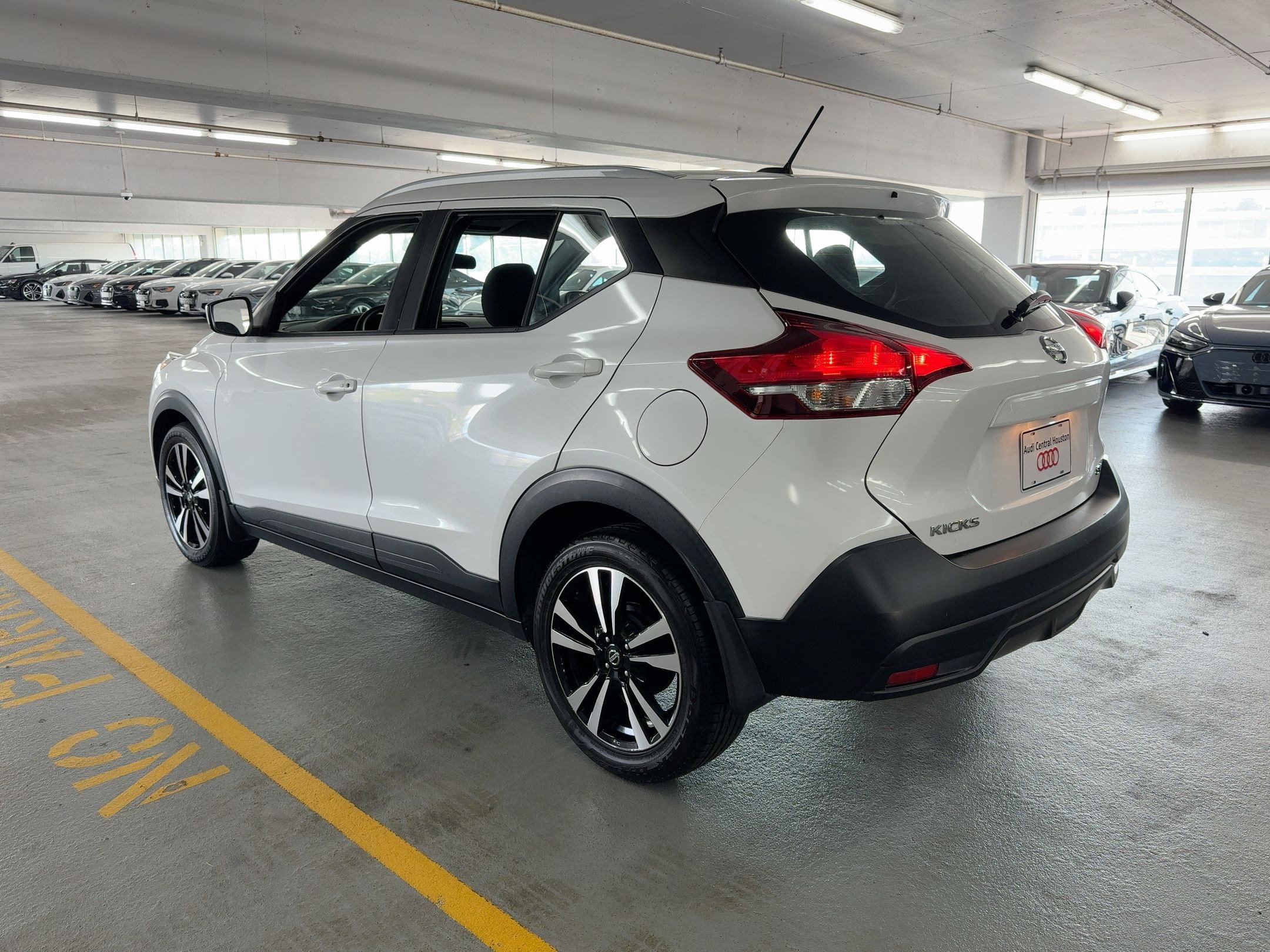 2019 Nissan Kicks SV photo 2